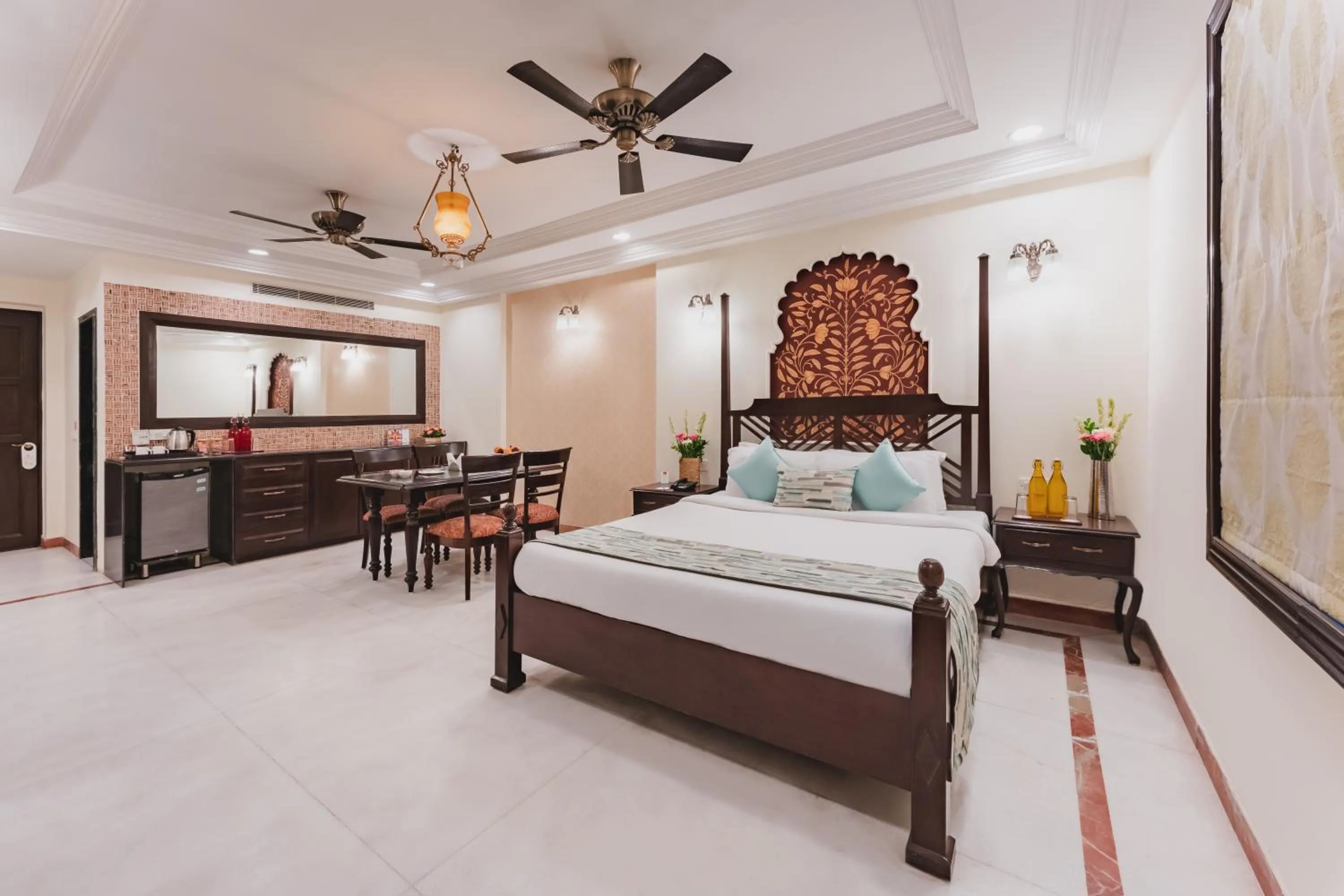 Bedroom, Bed in Shree Vallabh Vilas Lords Plaza Nathdwara - Pure Veg