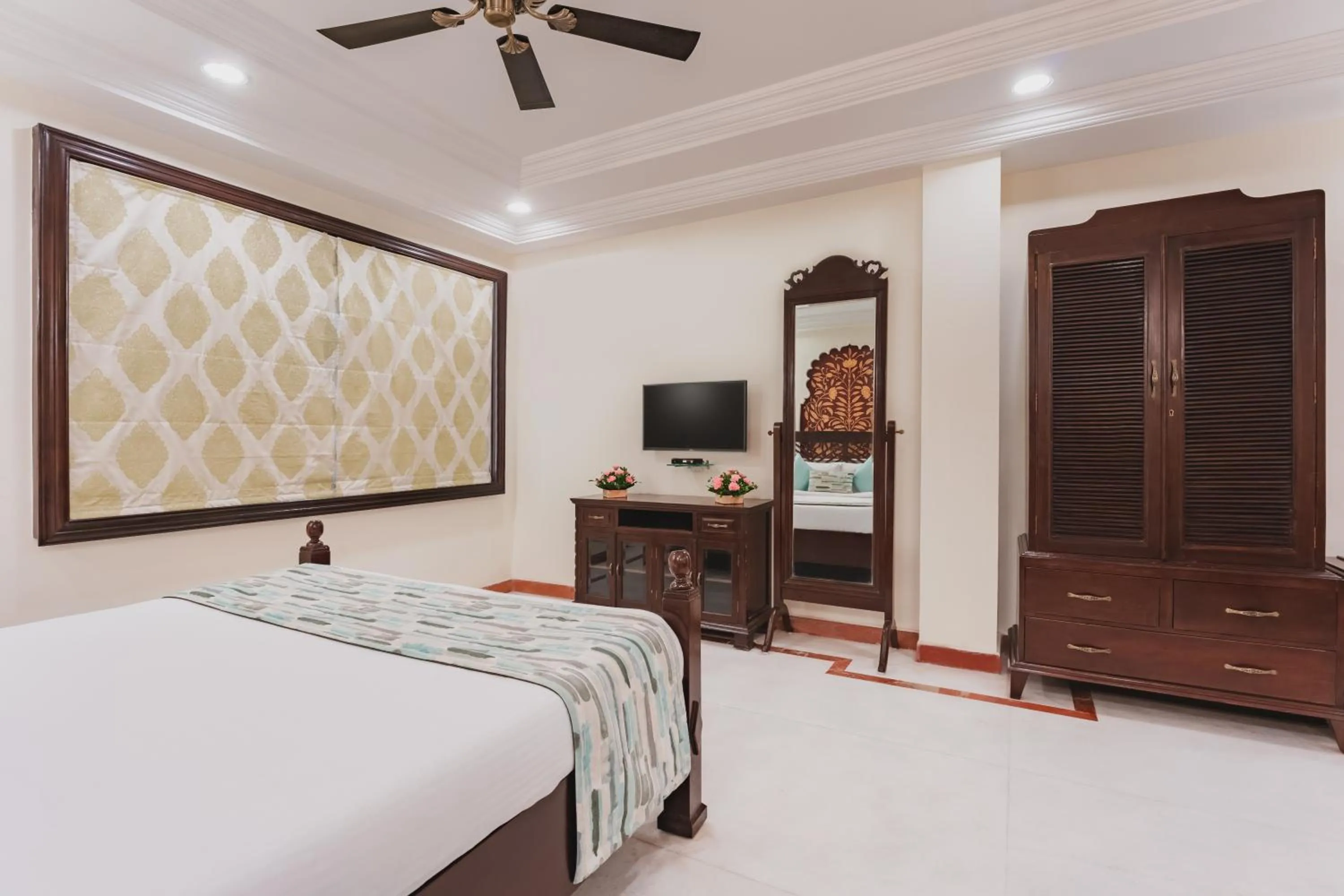 Bedroom, Bed in Shree Vallabh Vilas Lords Plaza Nathdwara - Pure Veg