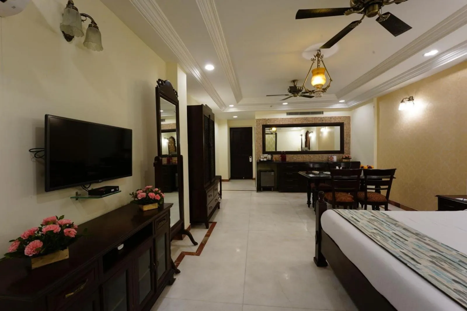 Dining area, Bed in Shree Vallabh Vilas Lords Plaza Nathdwara - Pure Veg