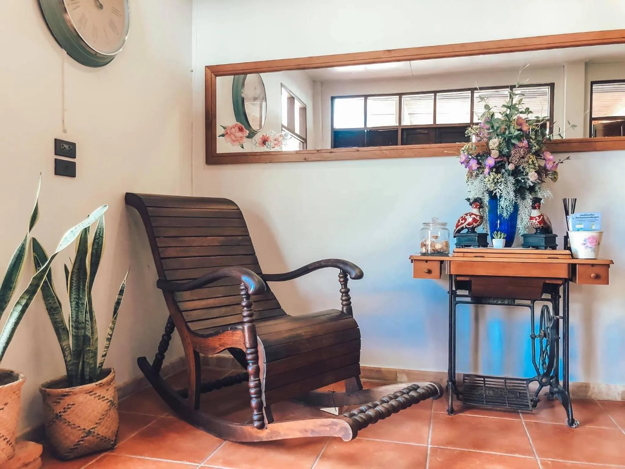 Seating area in Baan Suan Krung Kao