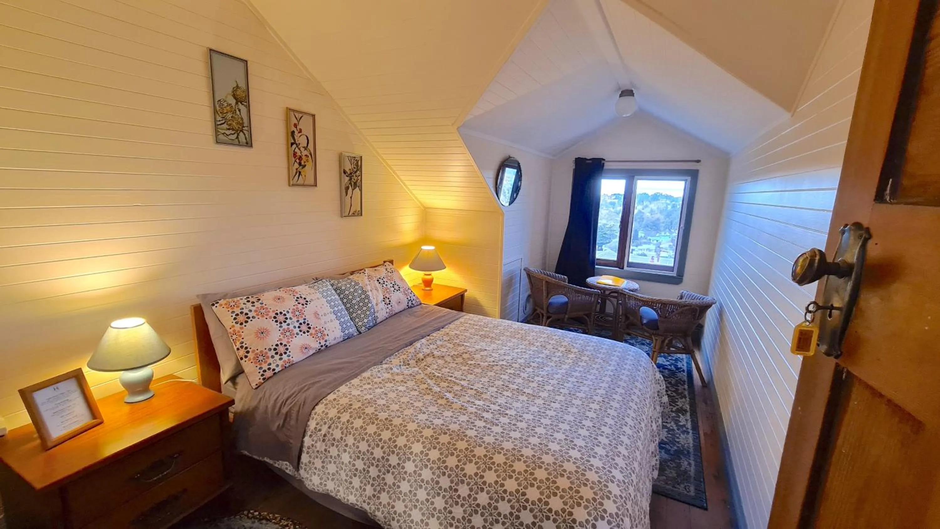 Photo of the whole room, Bed in No14 Lovel St