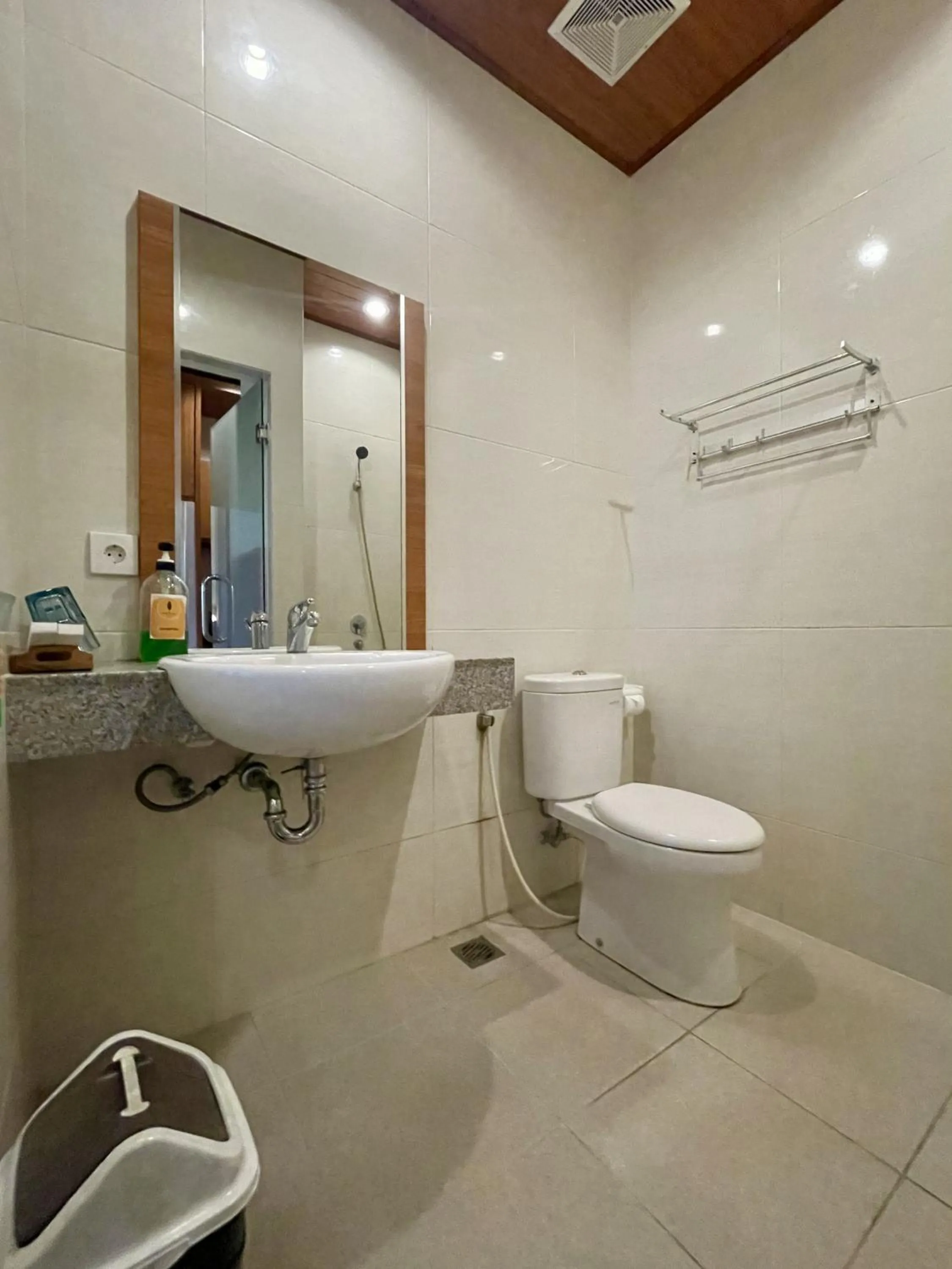 Shower in Anindya Sanur