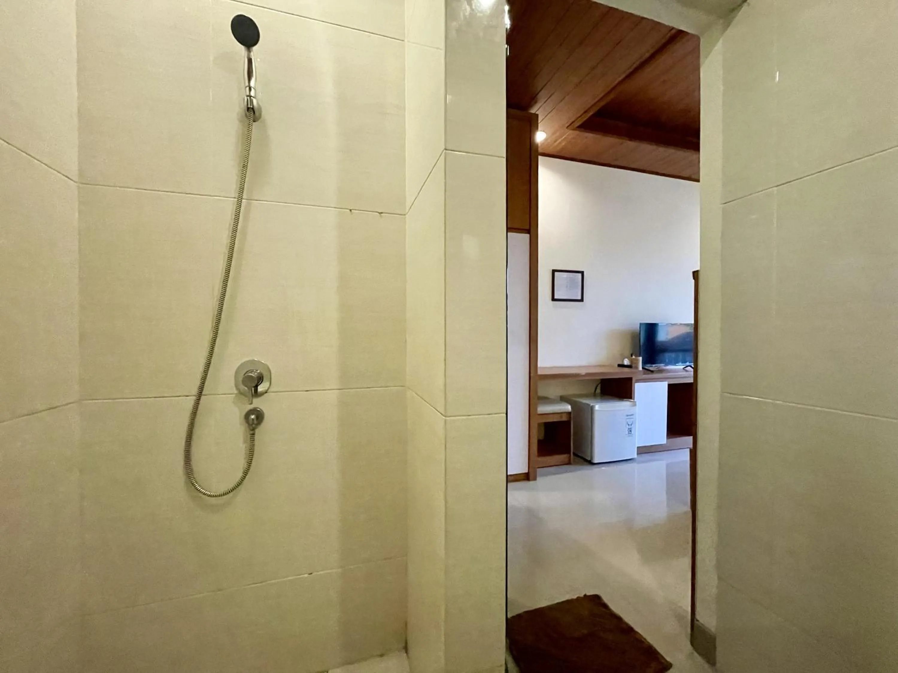 Shower in Anindya Sanur
