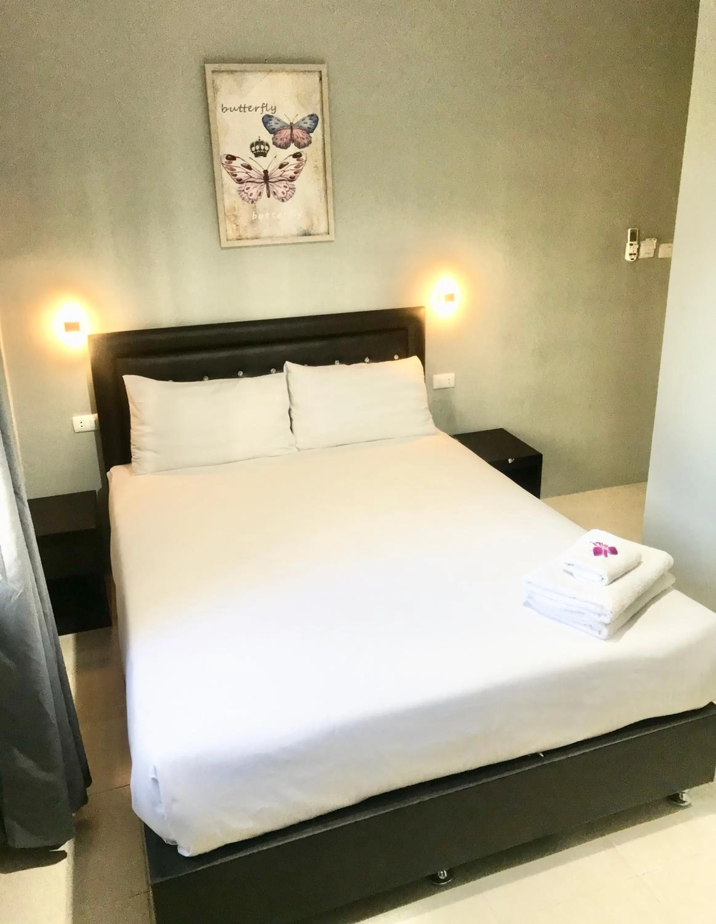 Bed in HARRYS RESIENDENCE