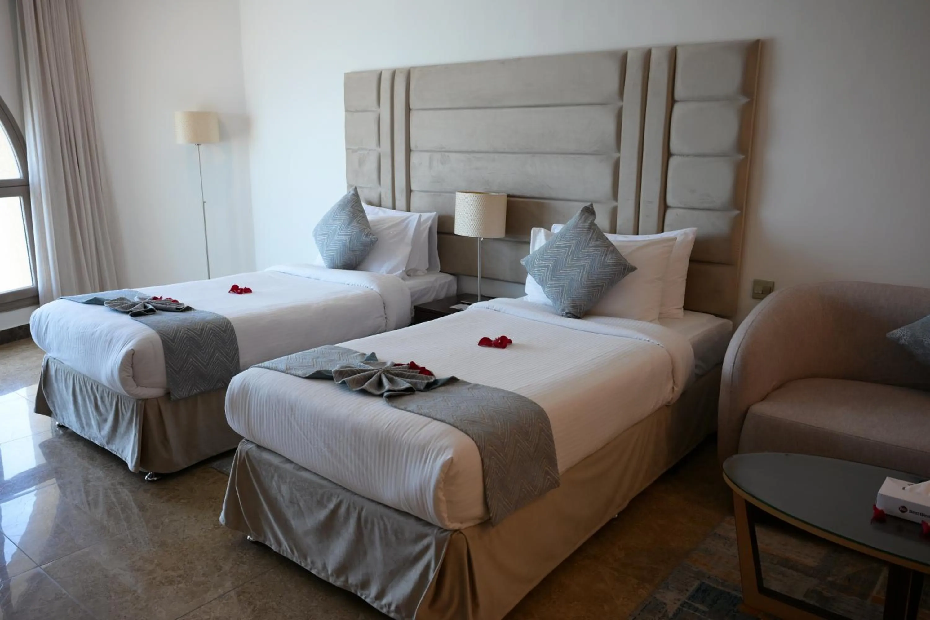 Bed in Best Western Plus Mahboula