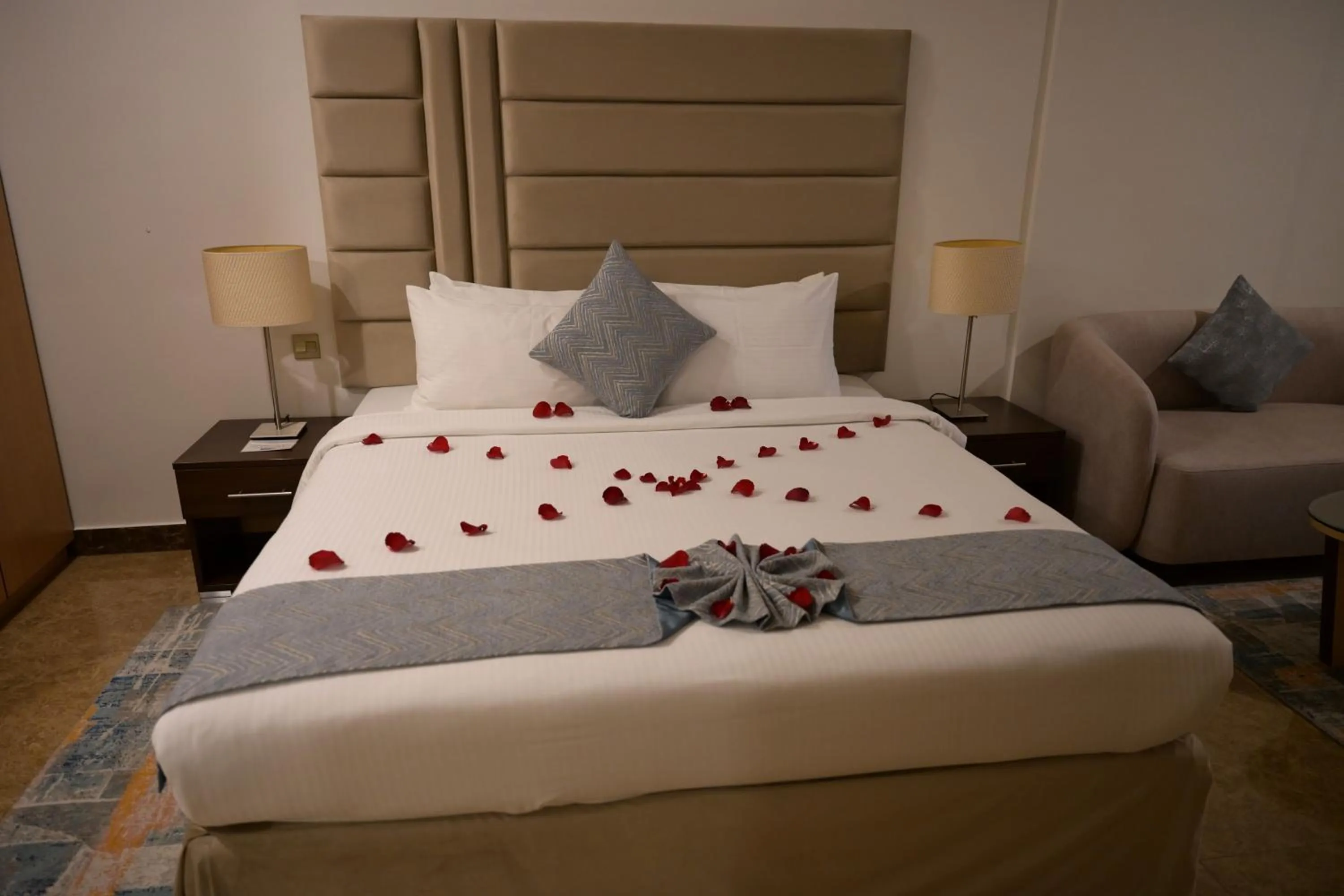 Bedroom, Bed in Best Western Plus Mahboula