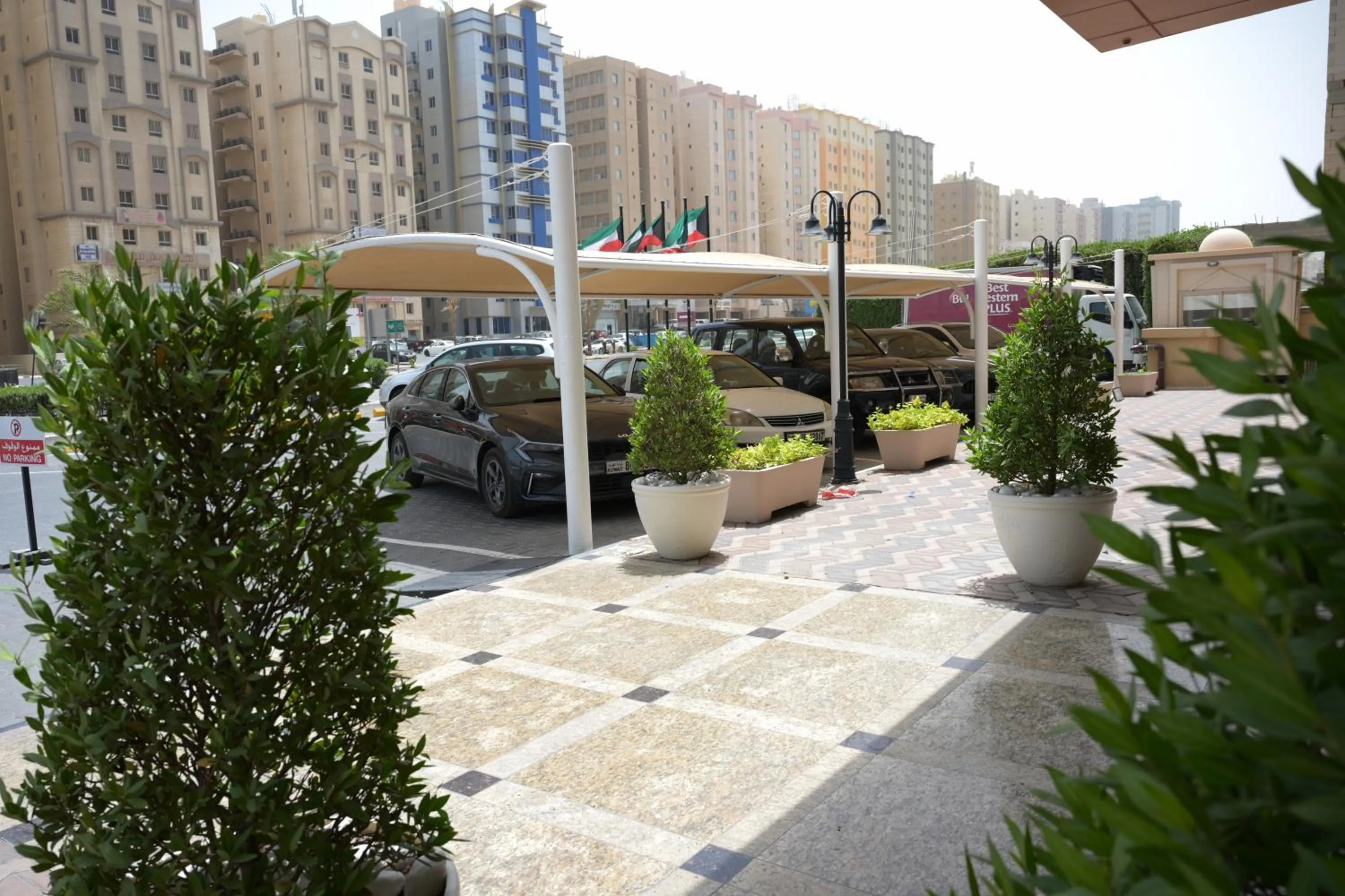 Parking in Best Western Plus Mahboula