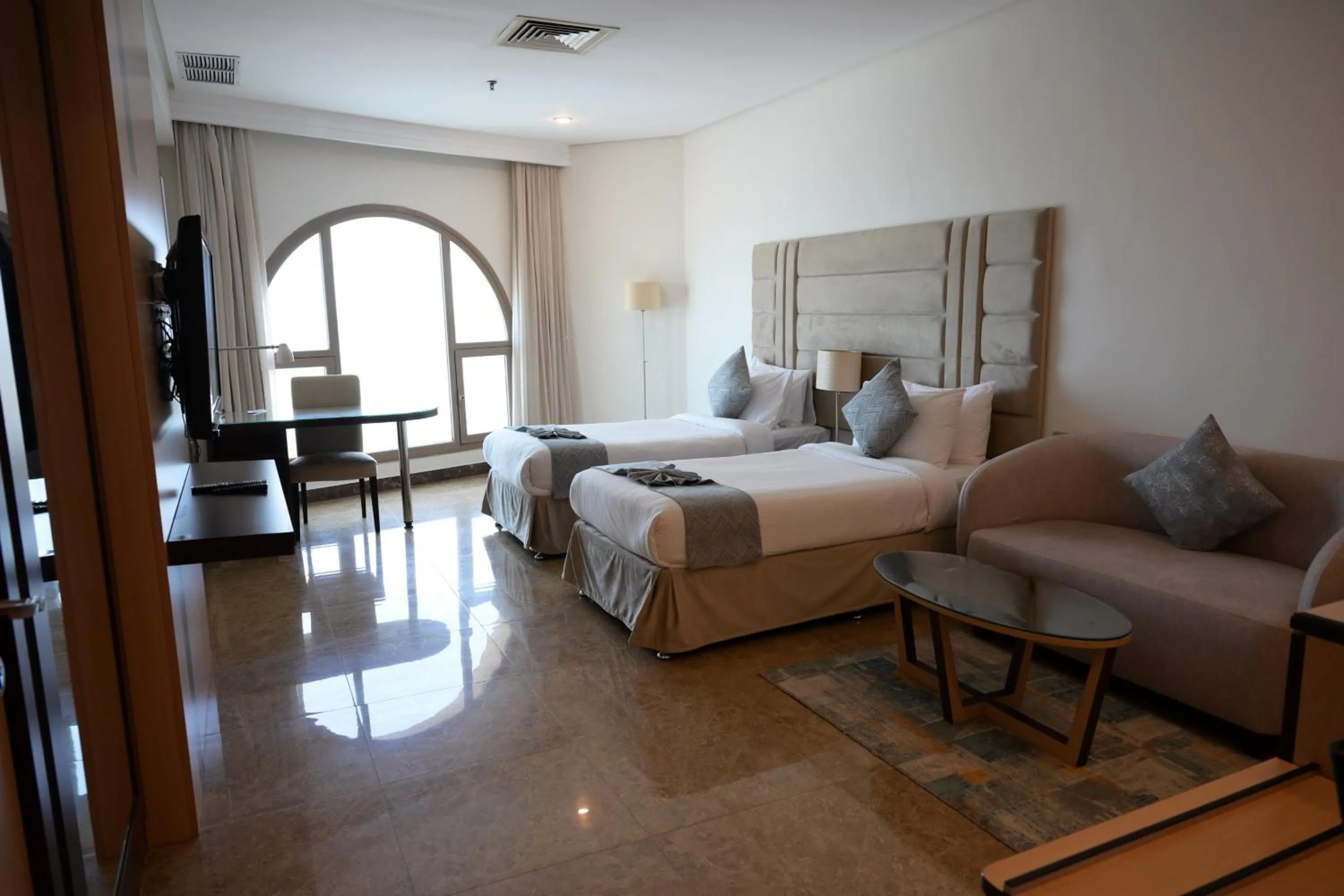 Photo of the whole room, Bed in Best Western Plus Mahboula