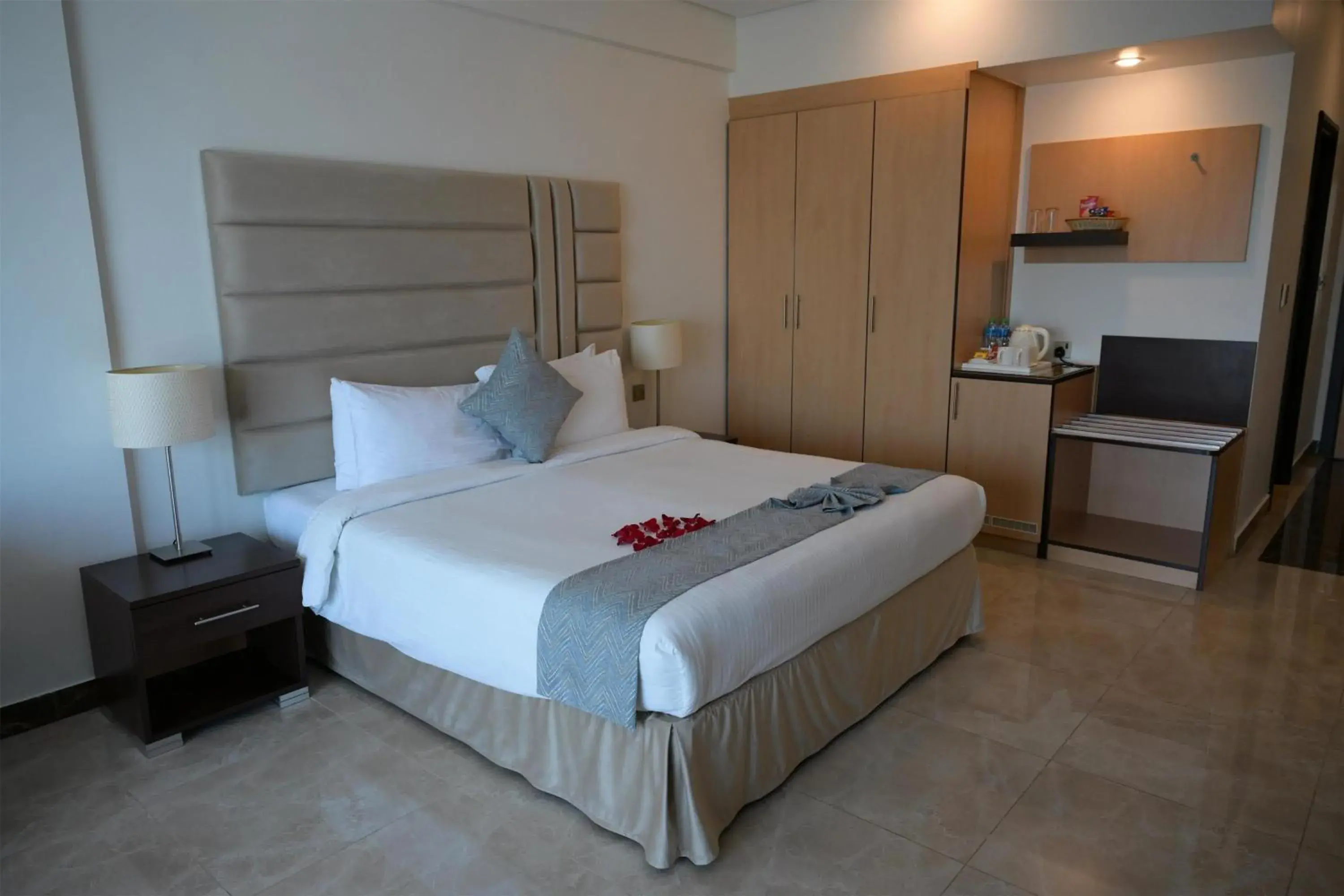 Bedroom, Bed in Best Western Plus Mahboula Bedroom, Bed in Best Western Plus Mahboula