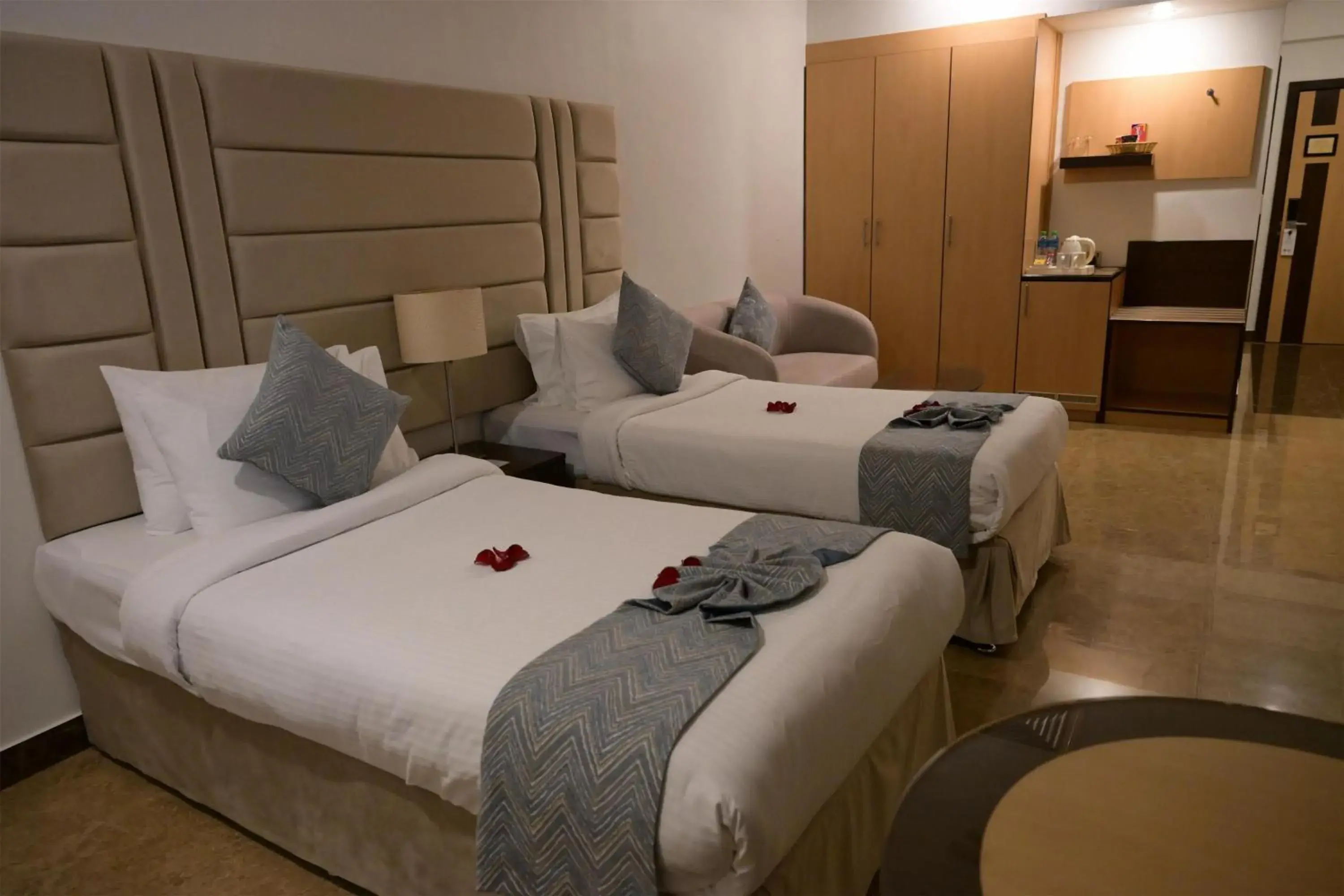 Bedroom, Bed in Best Western Plus Mahboula Bedroom, Bed in Best Western Plus Mahboula