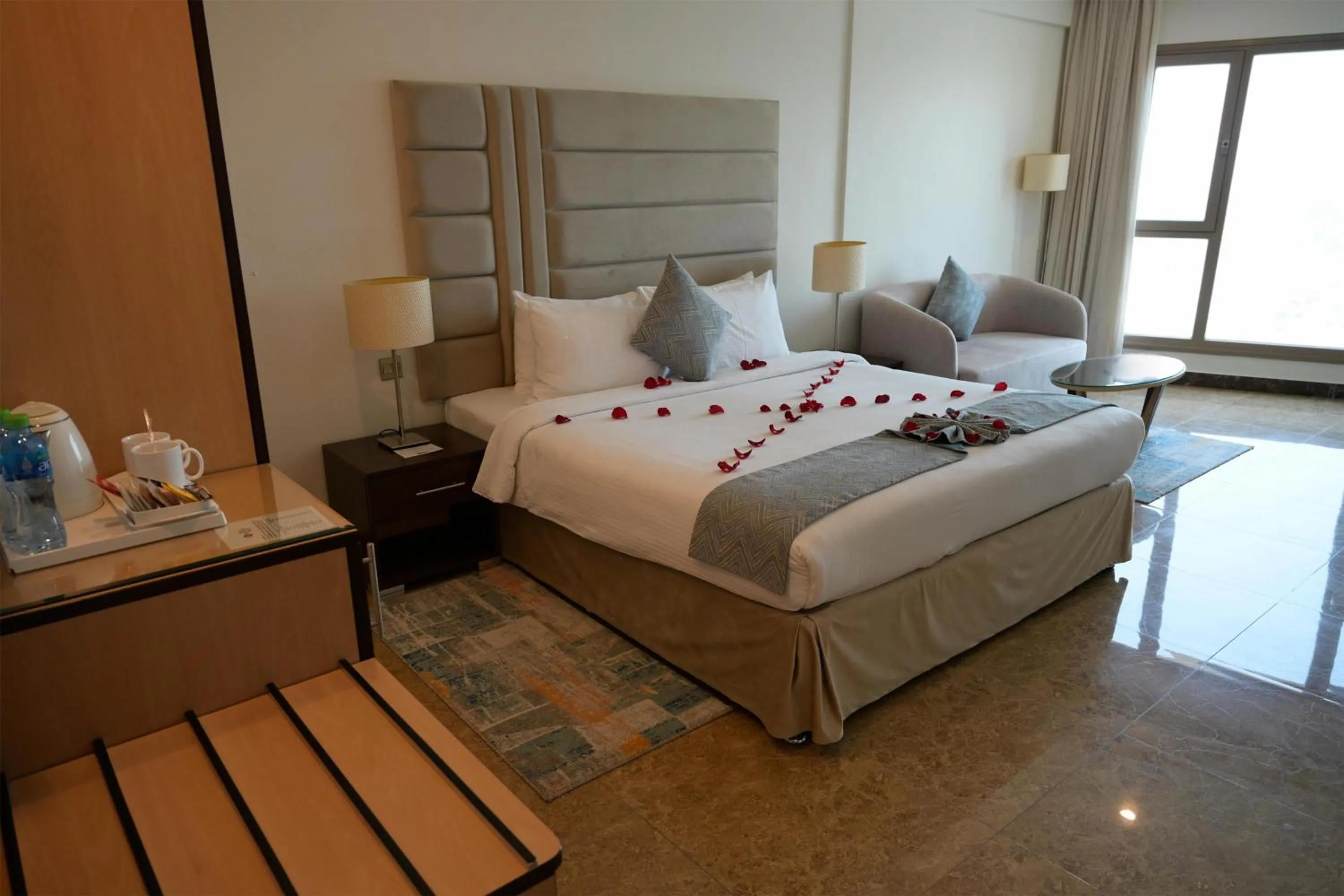 Bedroom, Bed in Best Western Plus Mahboula