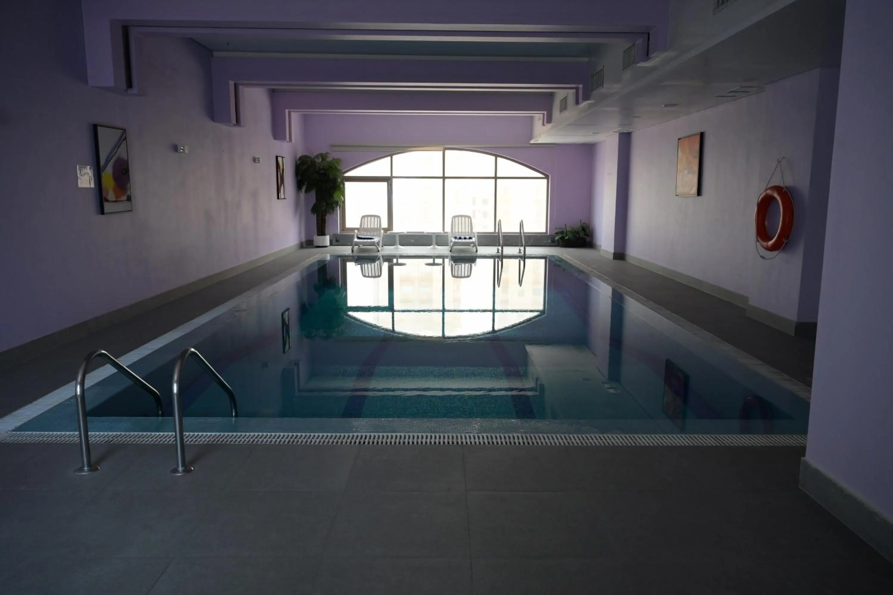 Swimming pool in Best Western Plus Mahboula
