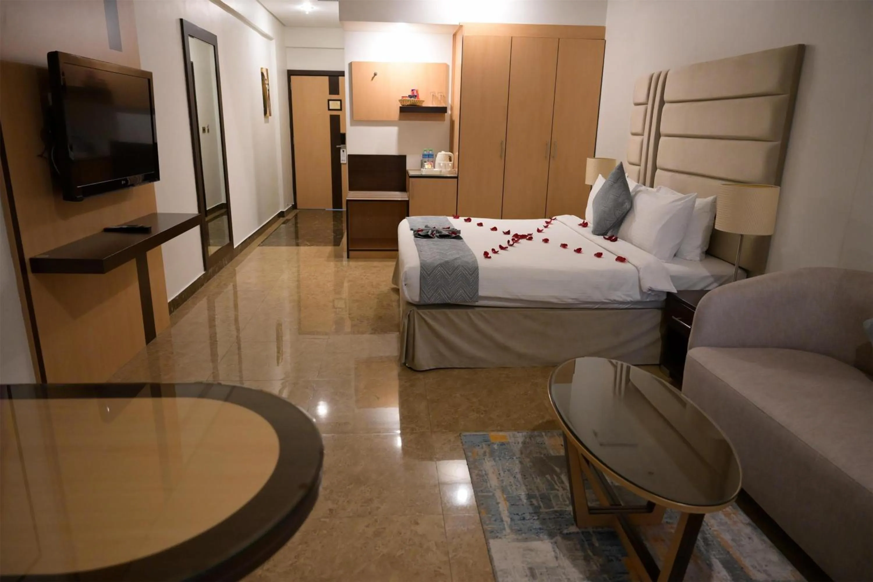 Bedroom, Bed in Best Western Plus Mahboula