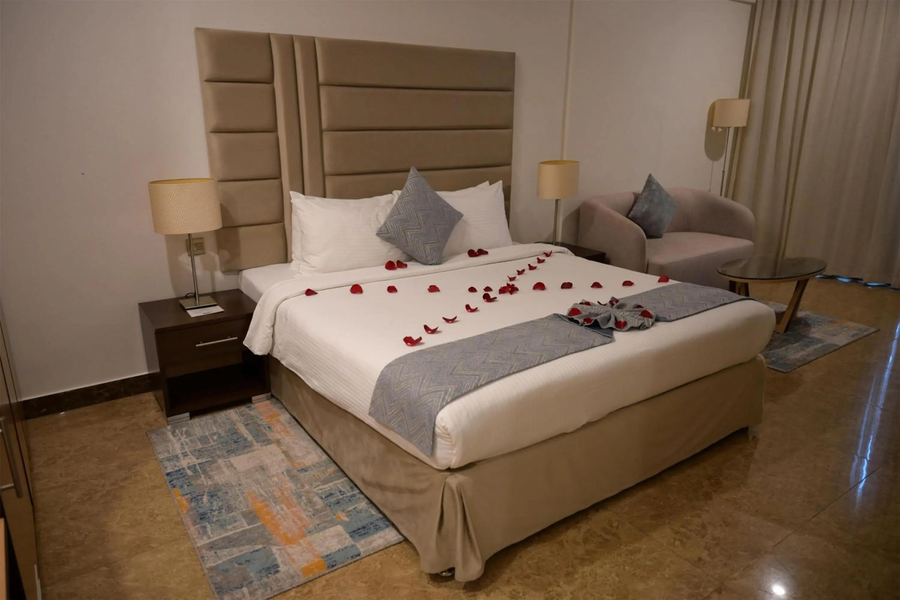 Bedroom, Bed in Best Western Plus Mahboula