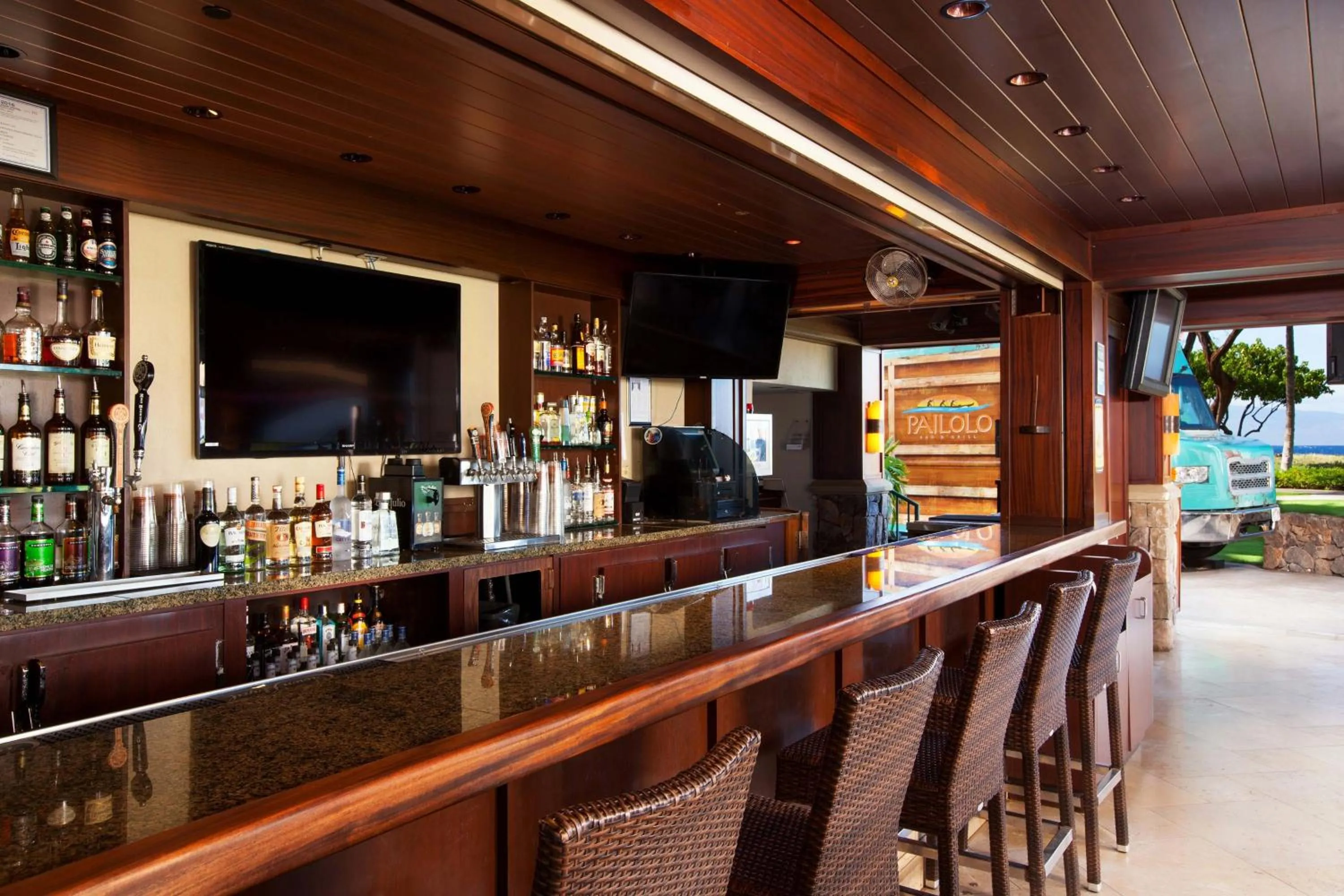 Lounge or bar in The Westin Ka'anapali Ocean Resort Villas