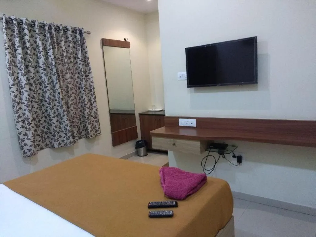 TV and multimedia, Bed in Hotel Lakshmi Residency