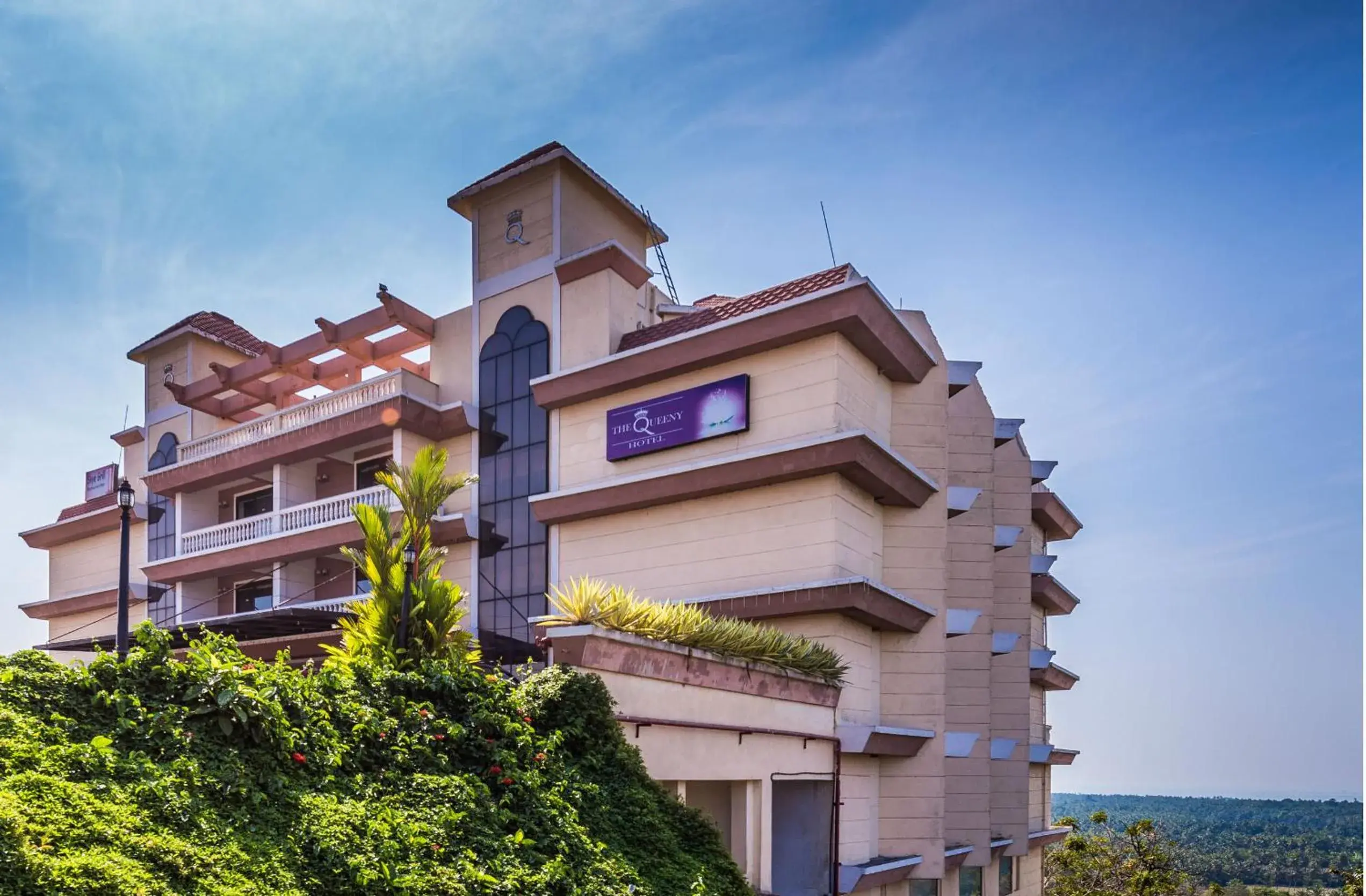 Property building in The Queeny Property building in The Queeny