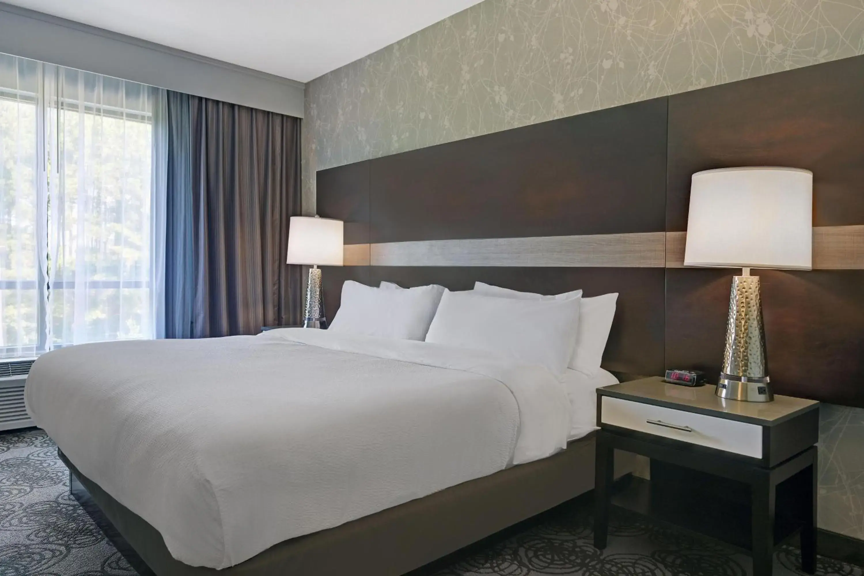 Traditional, Guest room, 1 King in Four Points by Sheraton Birmingham Homewood Traditional, Guest room, 1 King in Four Points by Sheraton Birmingham Homewood