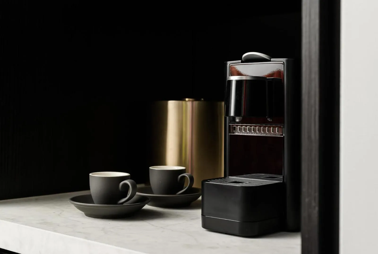 Coffee/tea facilities in Midnight Hotel, Autograph Collection