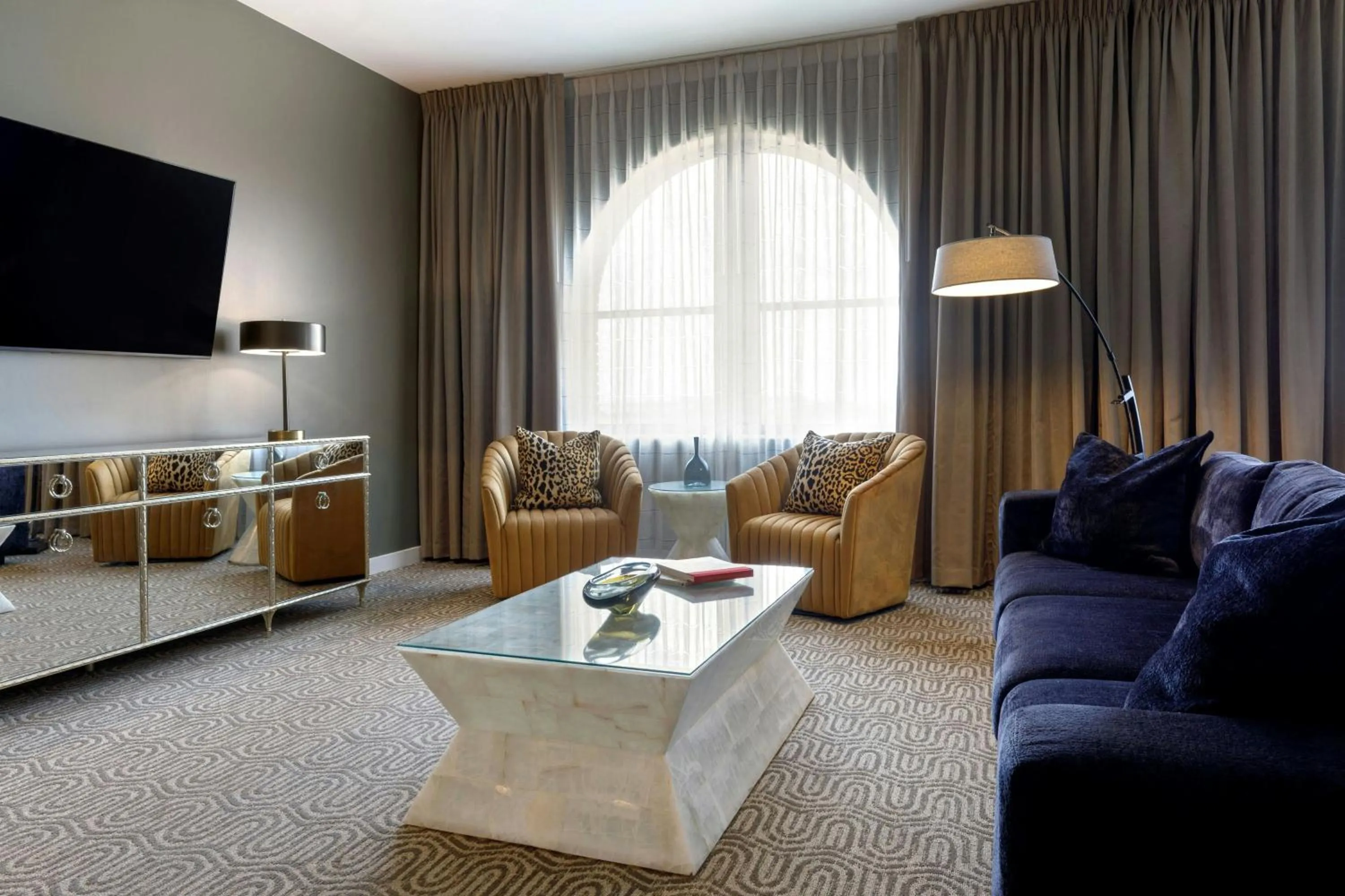 Living room in Hotel Vin, Grapevine, Autograph Collection