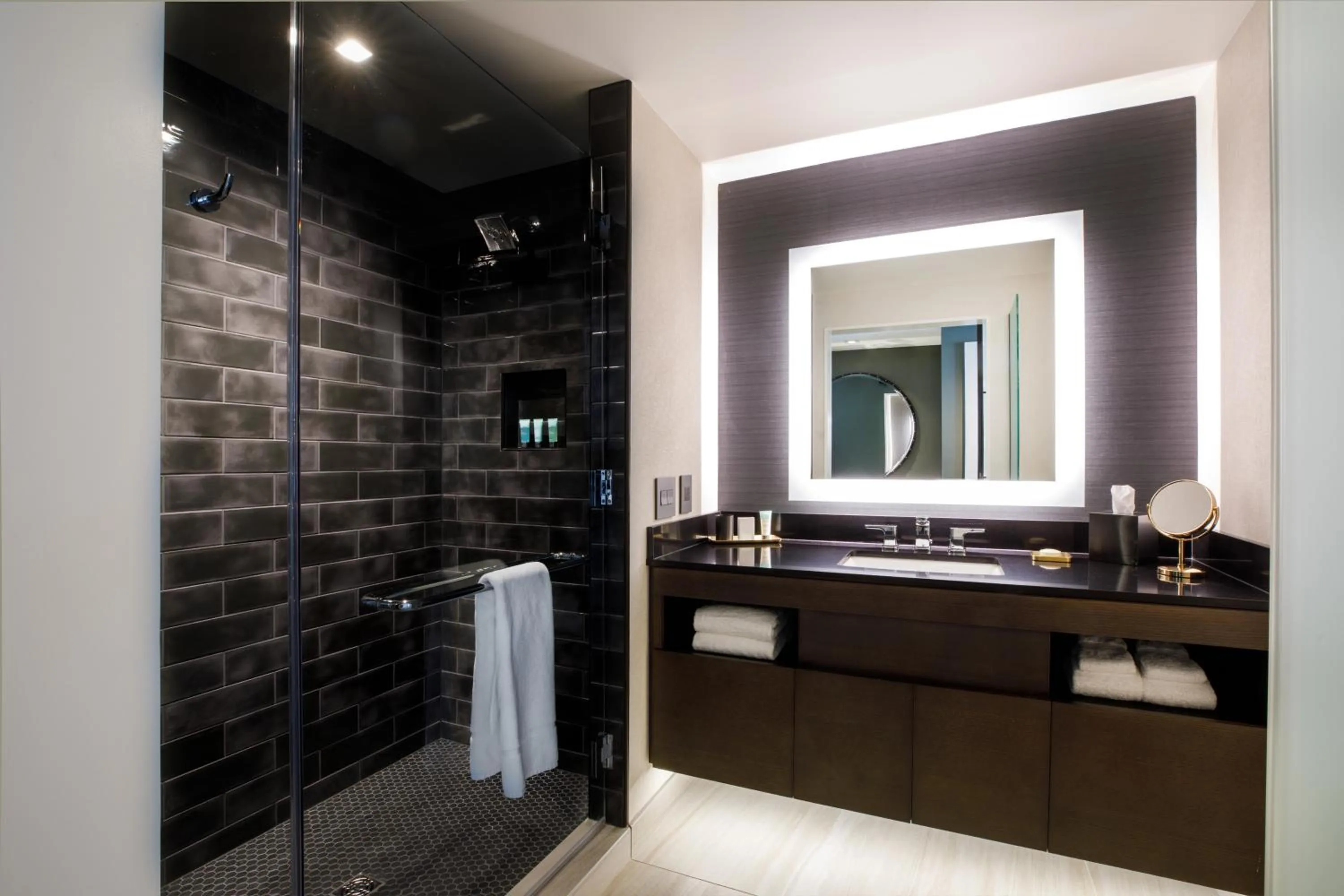 Hotel Vin, Grapevine, Autograph Collection