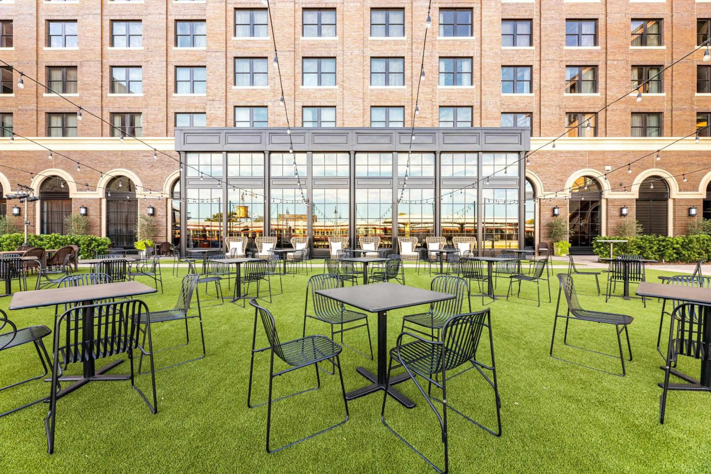 Restaurant/places to eat in Hotel Vin, Grapevine, Autograph Collection