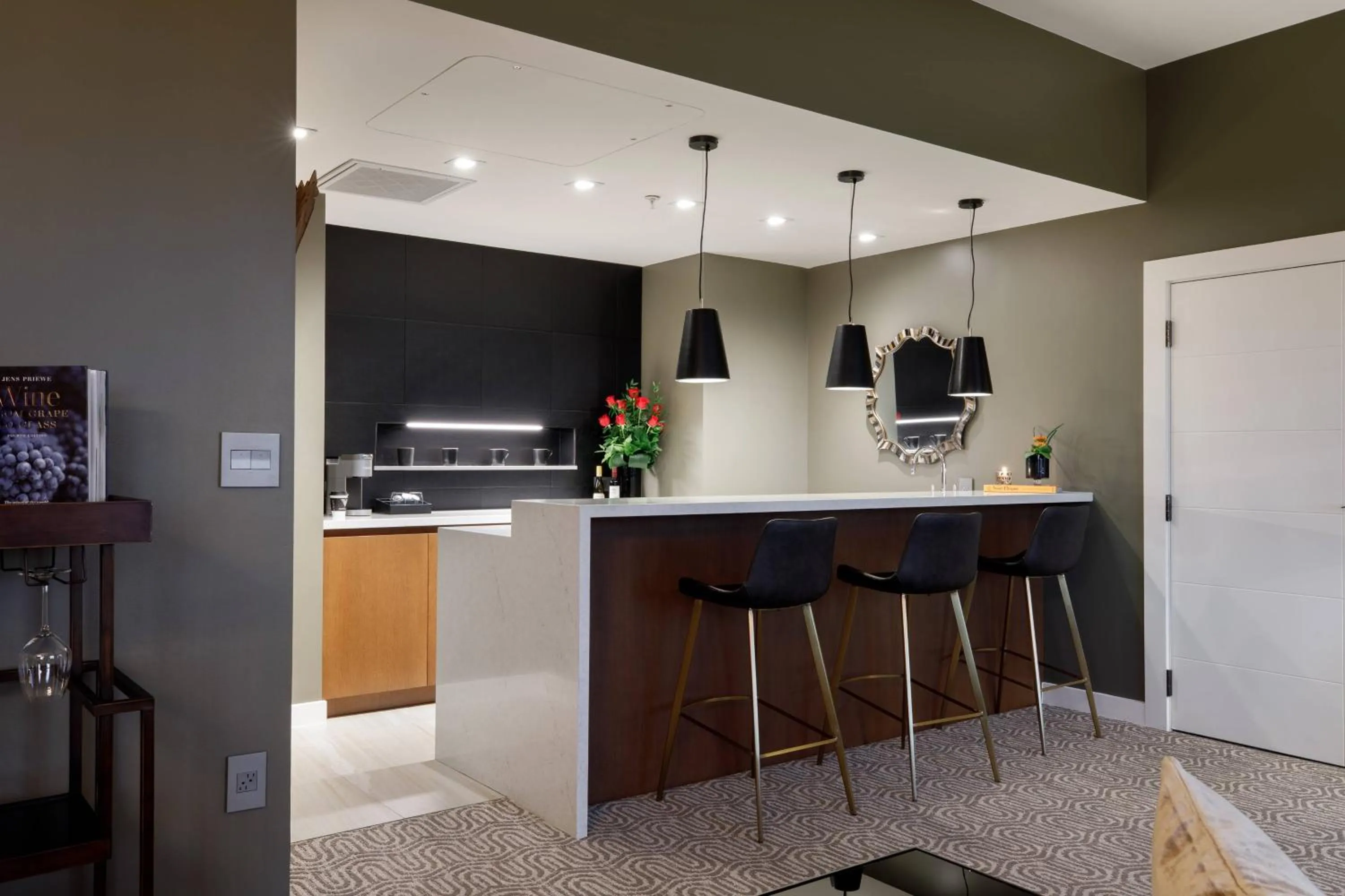 Lounge or bar in Hotel Vin, Grapevine, Autograph Collection