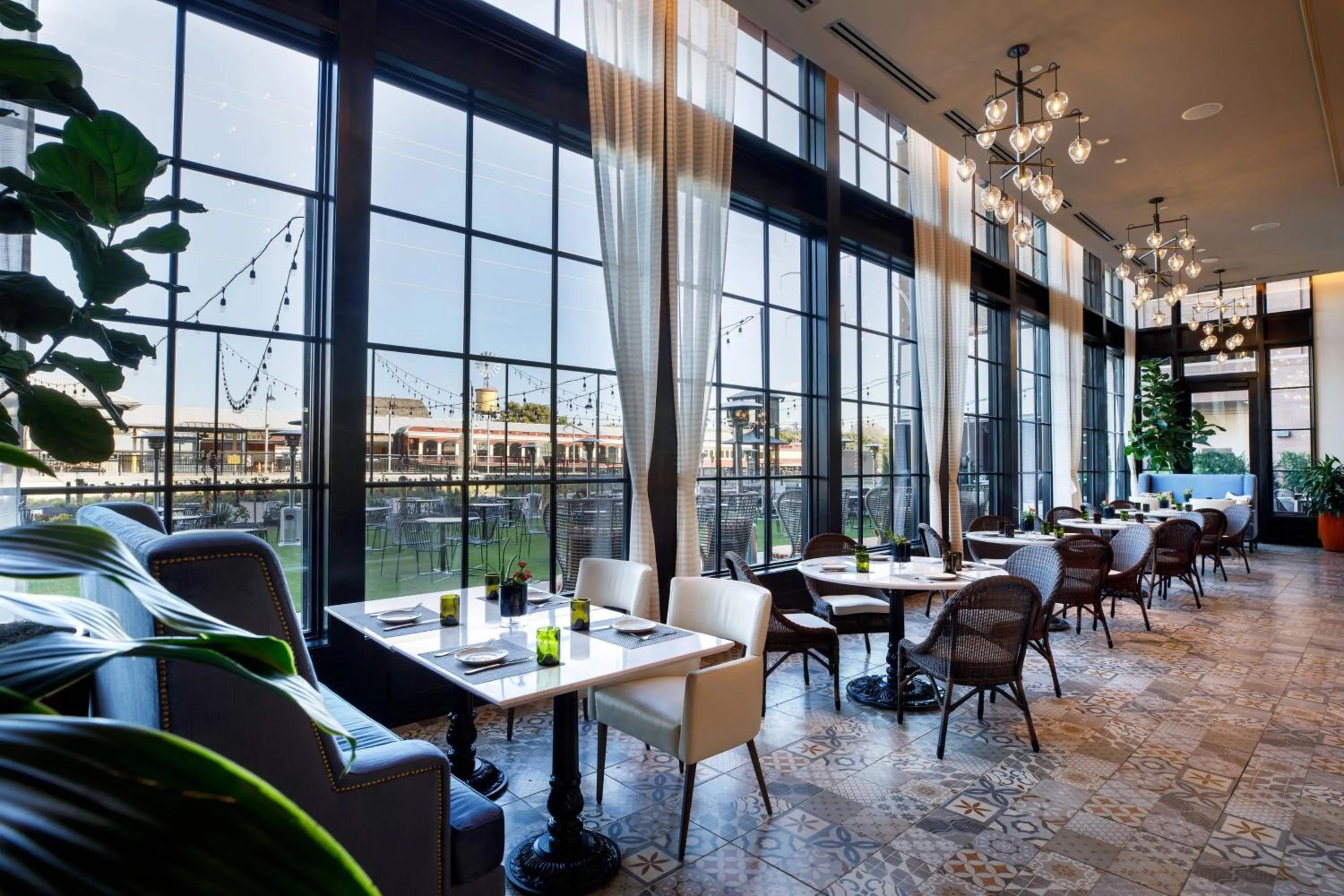 Lounge or bar in Hotel Vin, Grapevine, Autograph Collection