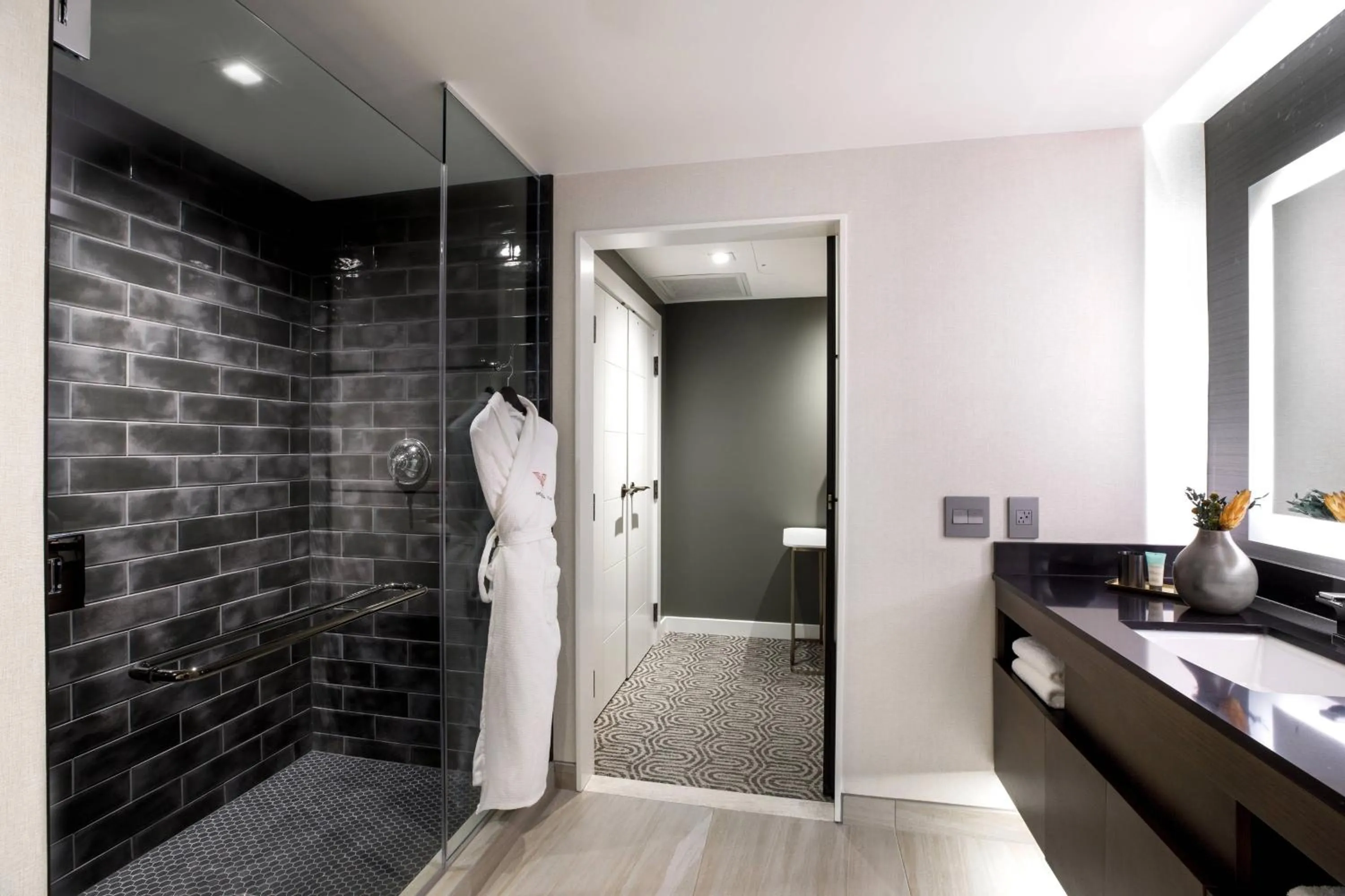 Bathroom, Bed in Hotel Vin, Grapevine, Autograph Collection