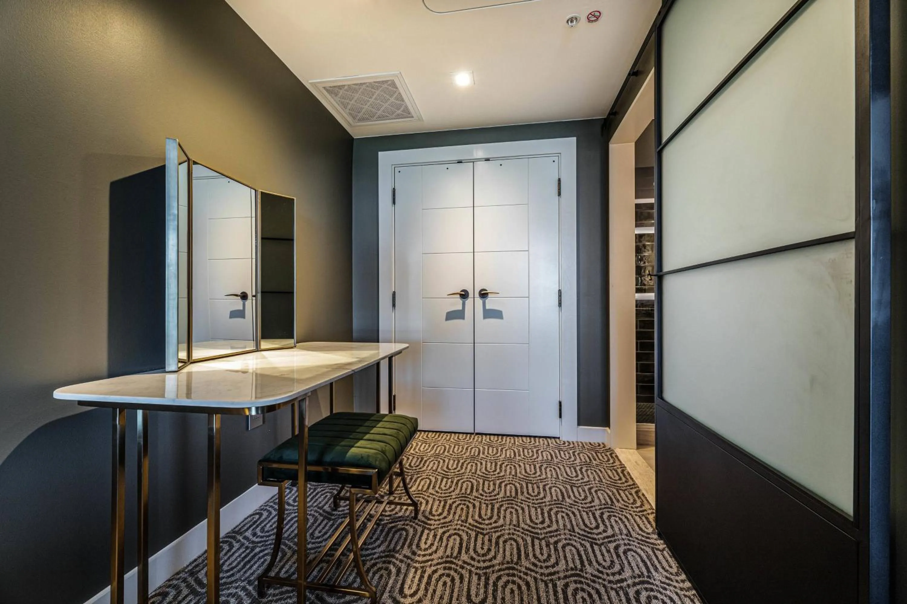 Photo of the whole room in Hotel Vin, Grapevine, Autograph Collection