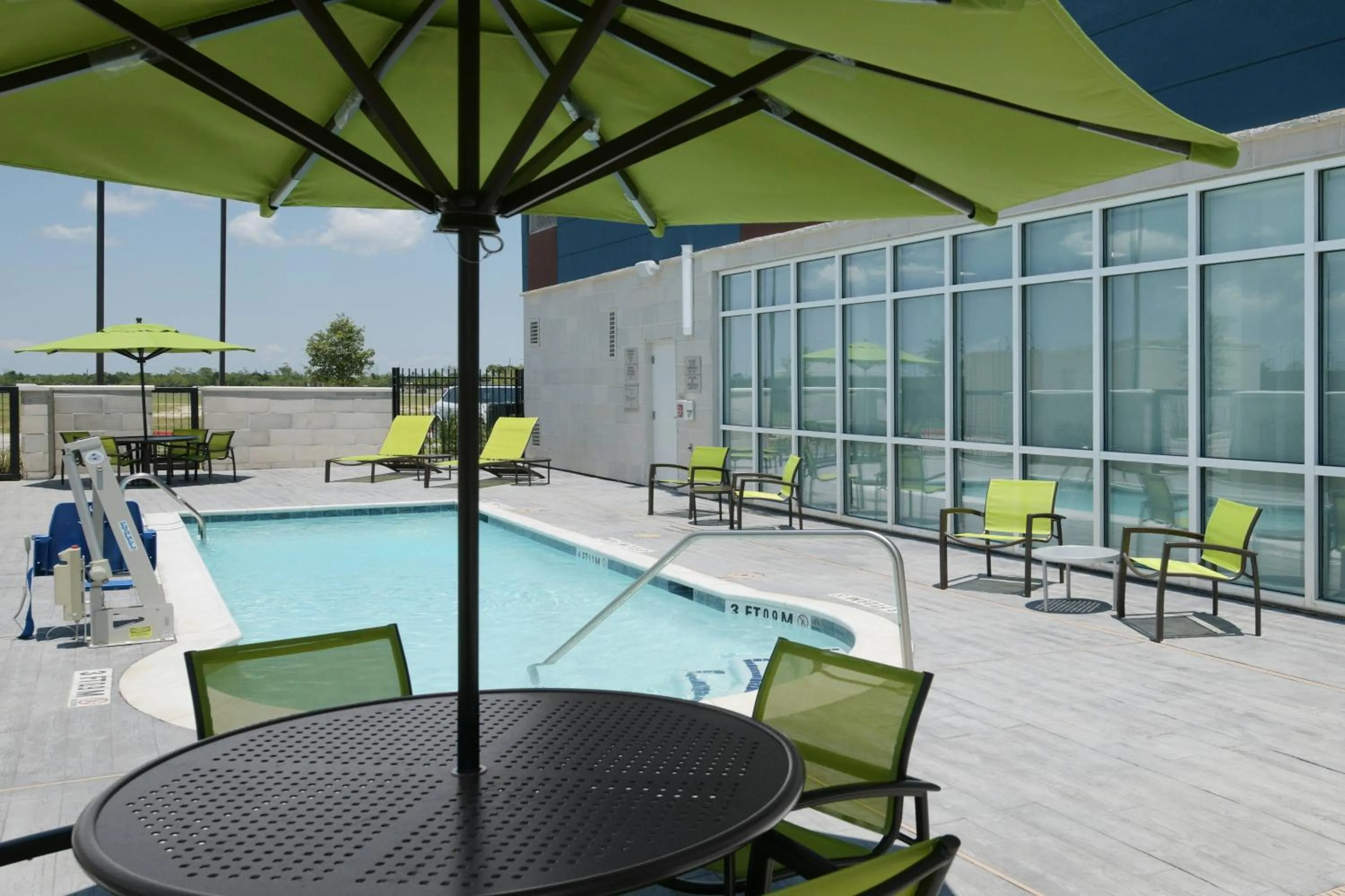 Swimming pool in SpringHill Suites by Marriott Texas City