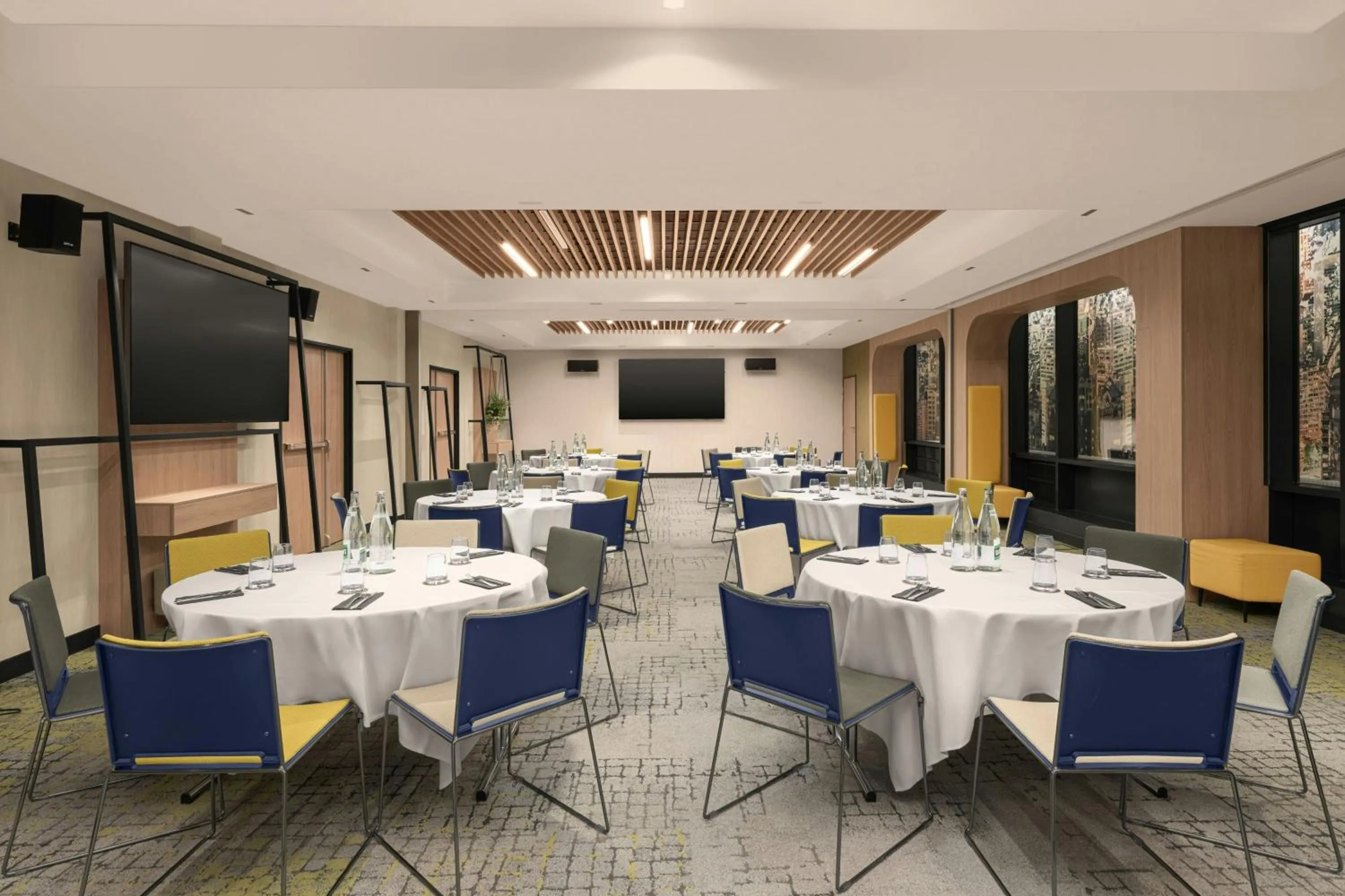 Meeting/conference room in Courtyard by Marriott Paris Porte de Versailles
