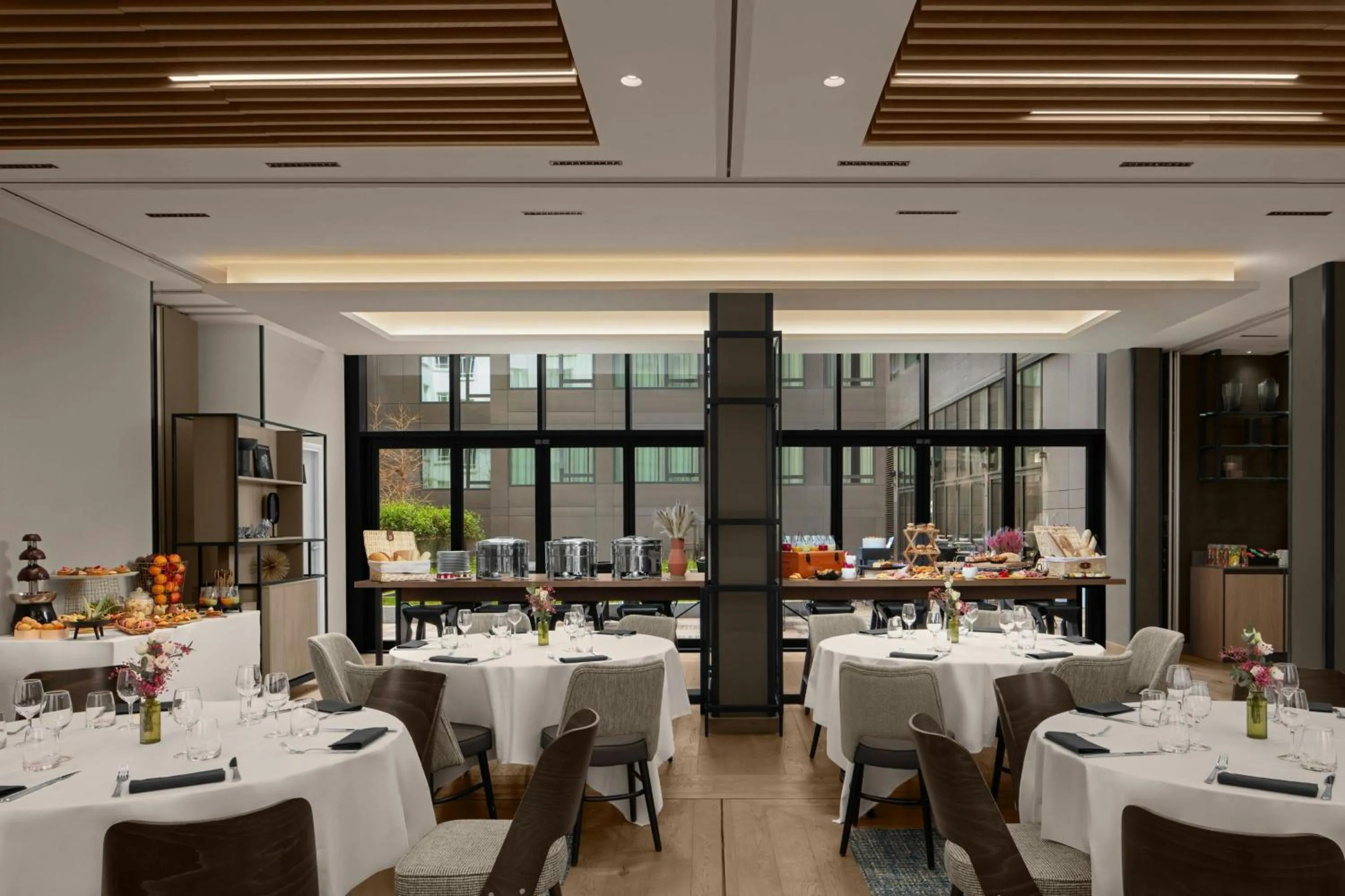 Meeting/conference room in Courtyard by Marriott Paris Porte de Versailles