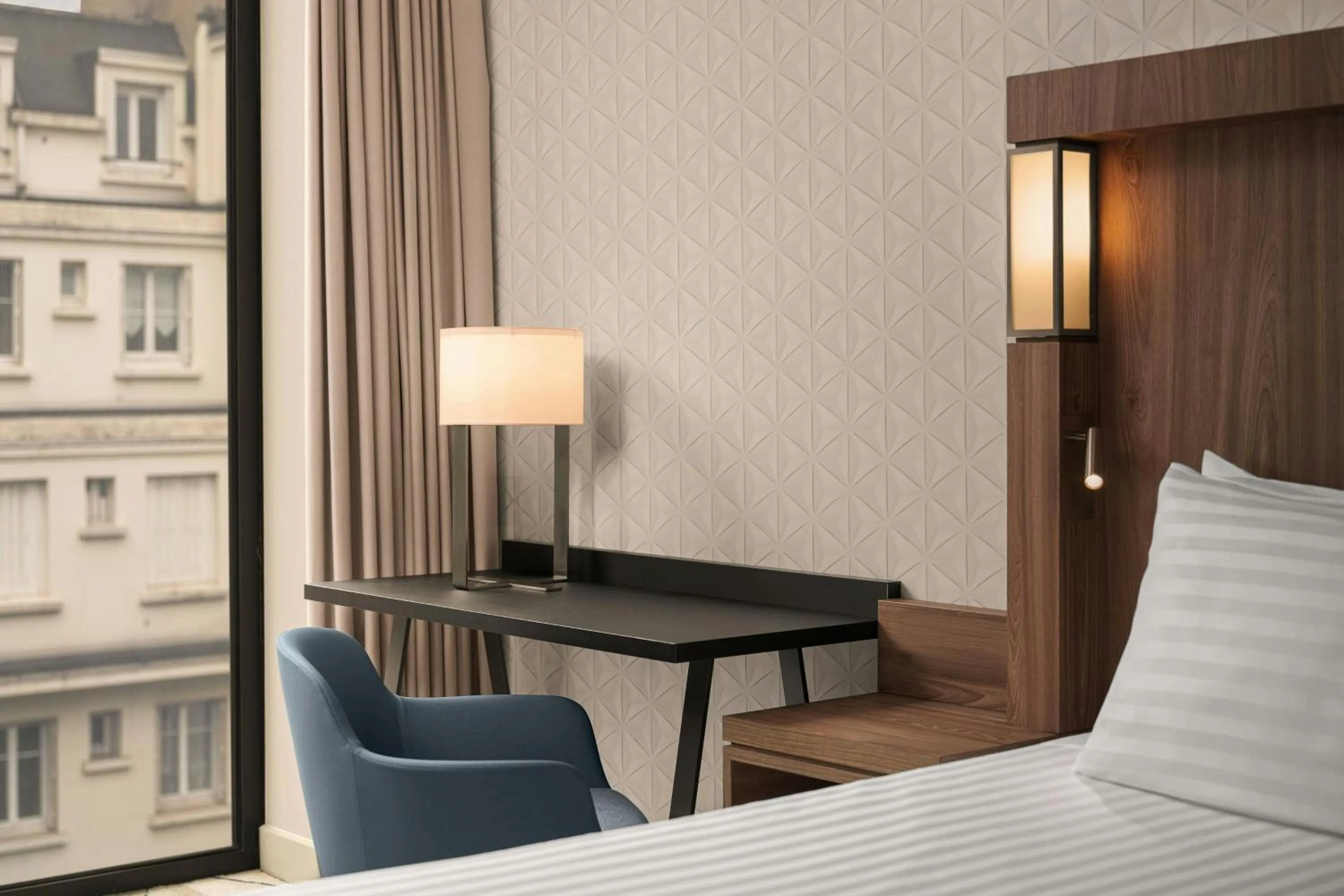 Photo of the whole room, Bed in Courtyard by Marriott Paris Porte de Versailles