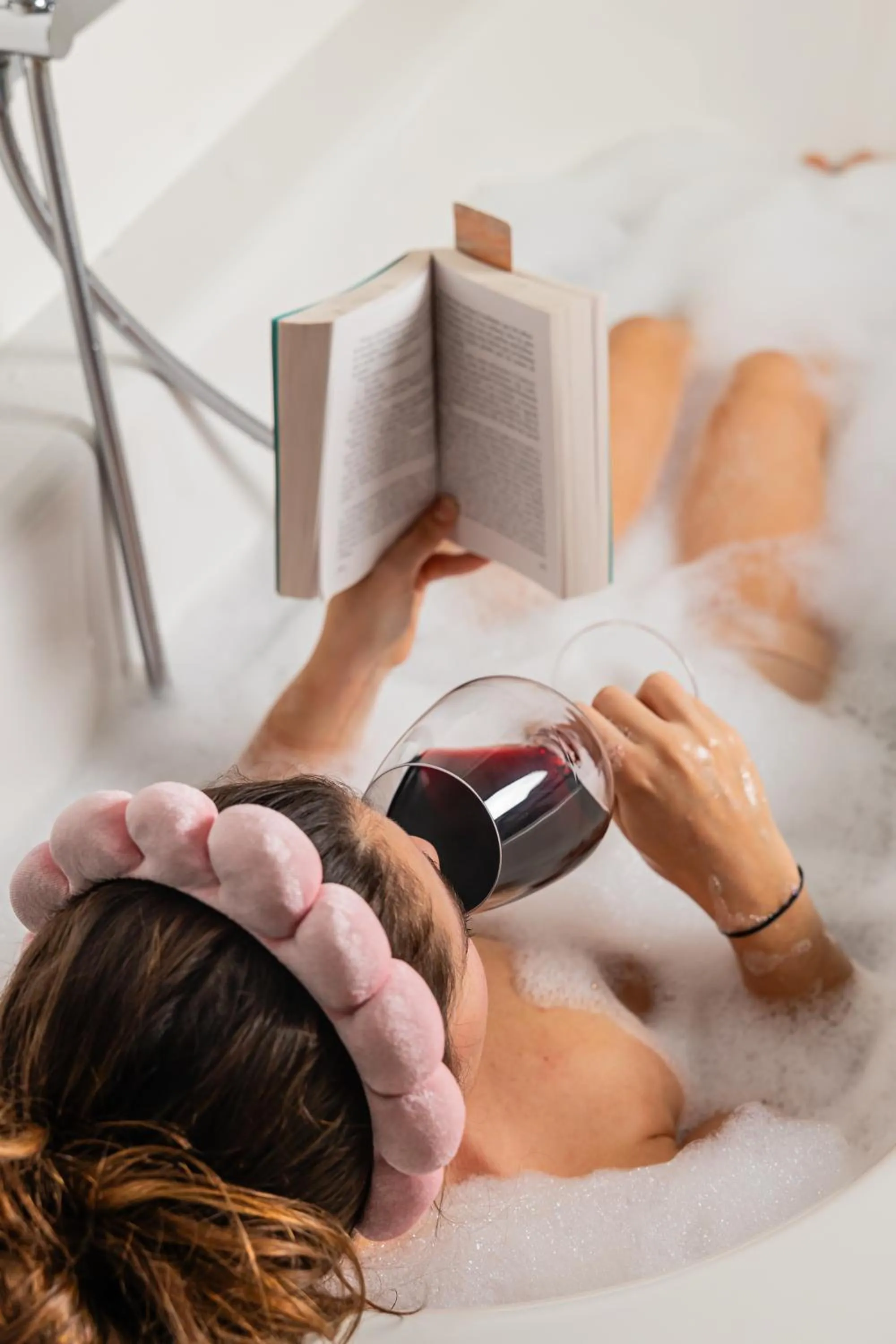 Shower in Courtyard by Marriott Paris Porte de Versailles