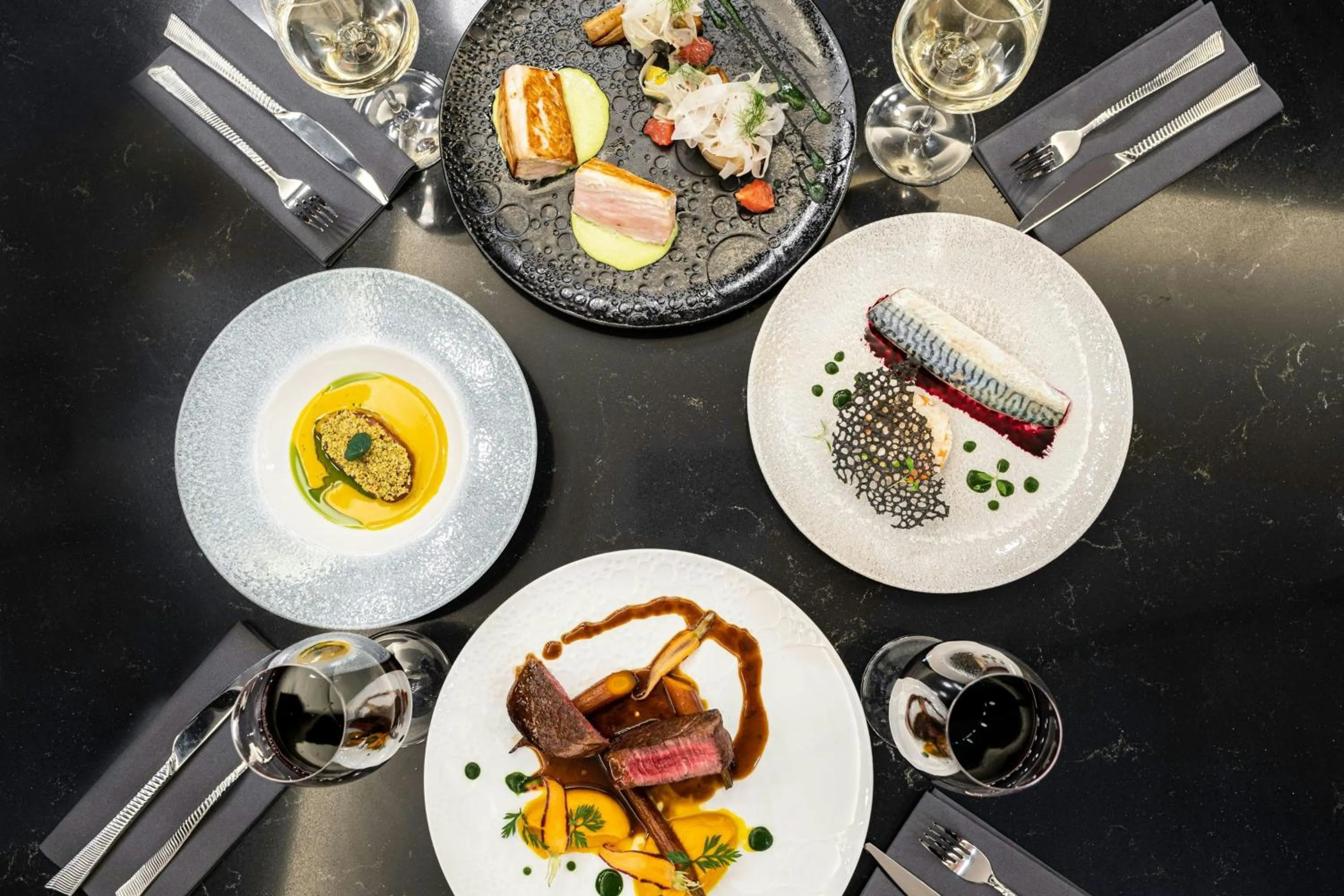 Restaurant/places to eat in Courtyard by Marriott Paris Porte de Versailles