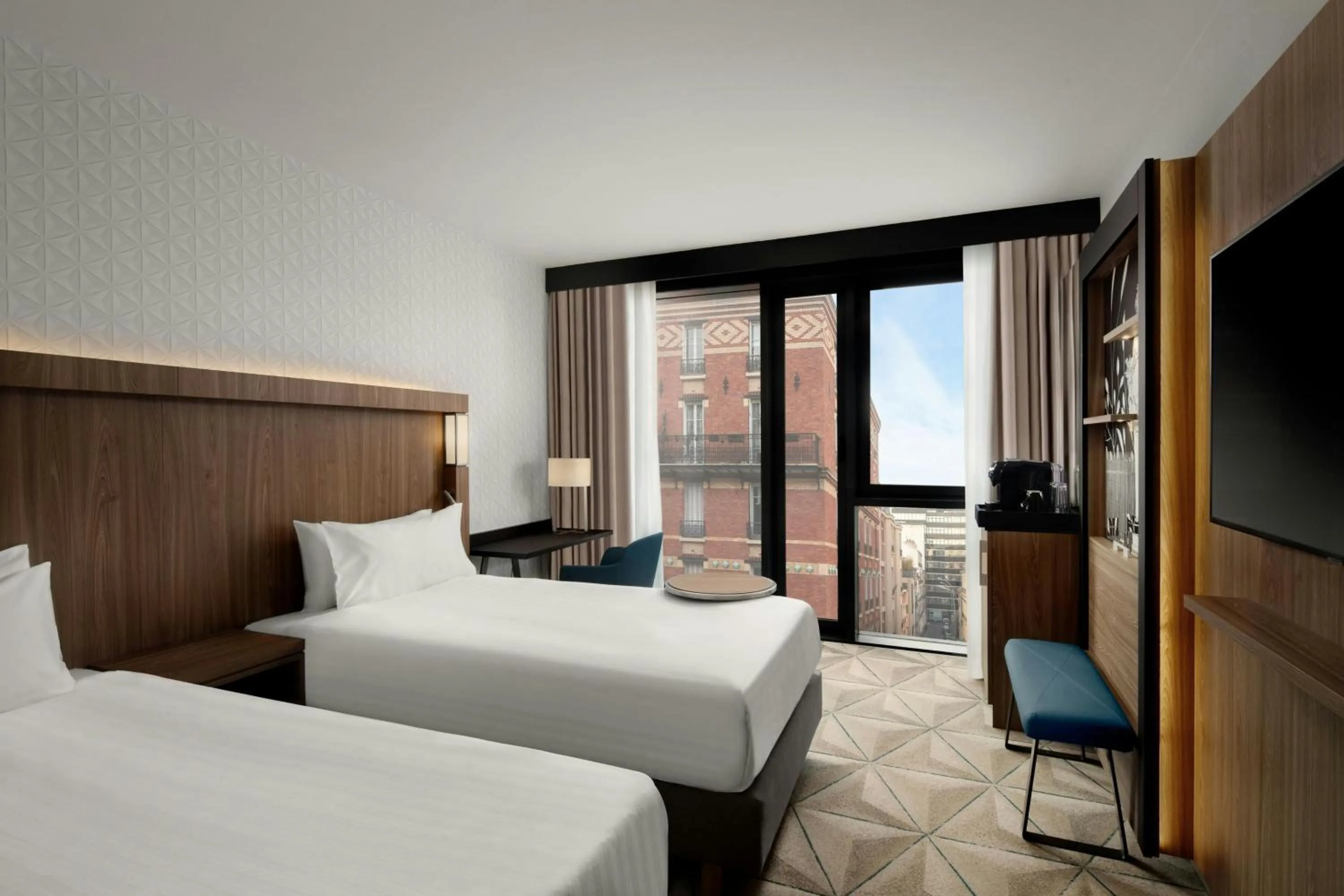 Photo of the whole room, Bed in Courtyard by Marriott Paris Porte de Versailles