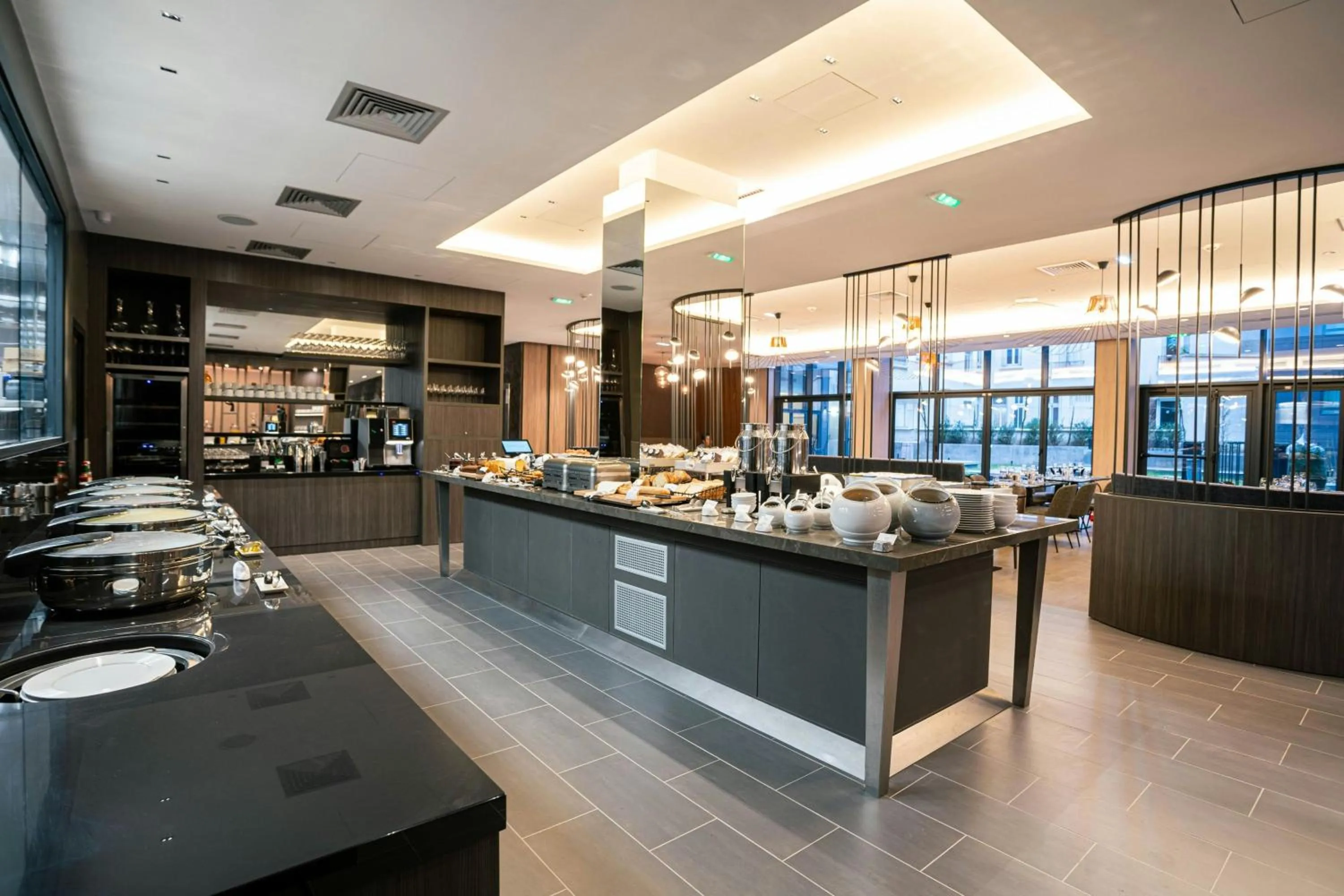 Kitchen or kitchenette in Courtyard by Marriott Paris Porte de Versailles