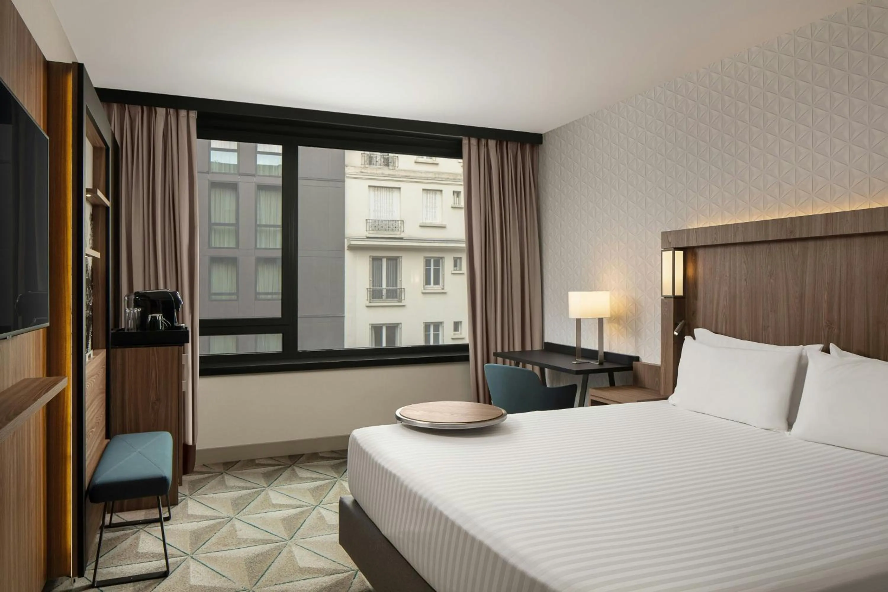 Photo of the whole room, Bed in Courtyard by Marriott Paris Porte de Versailles