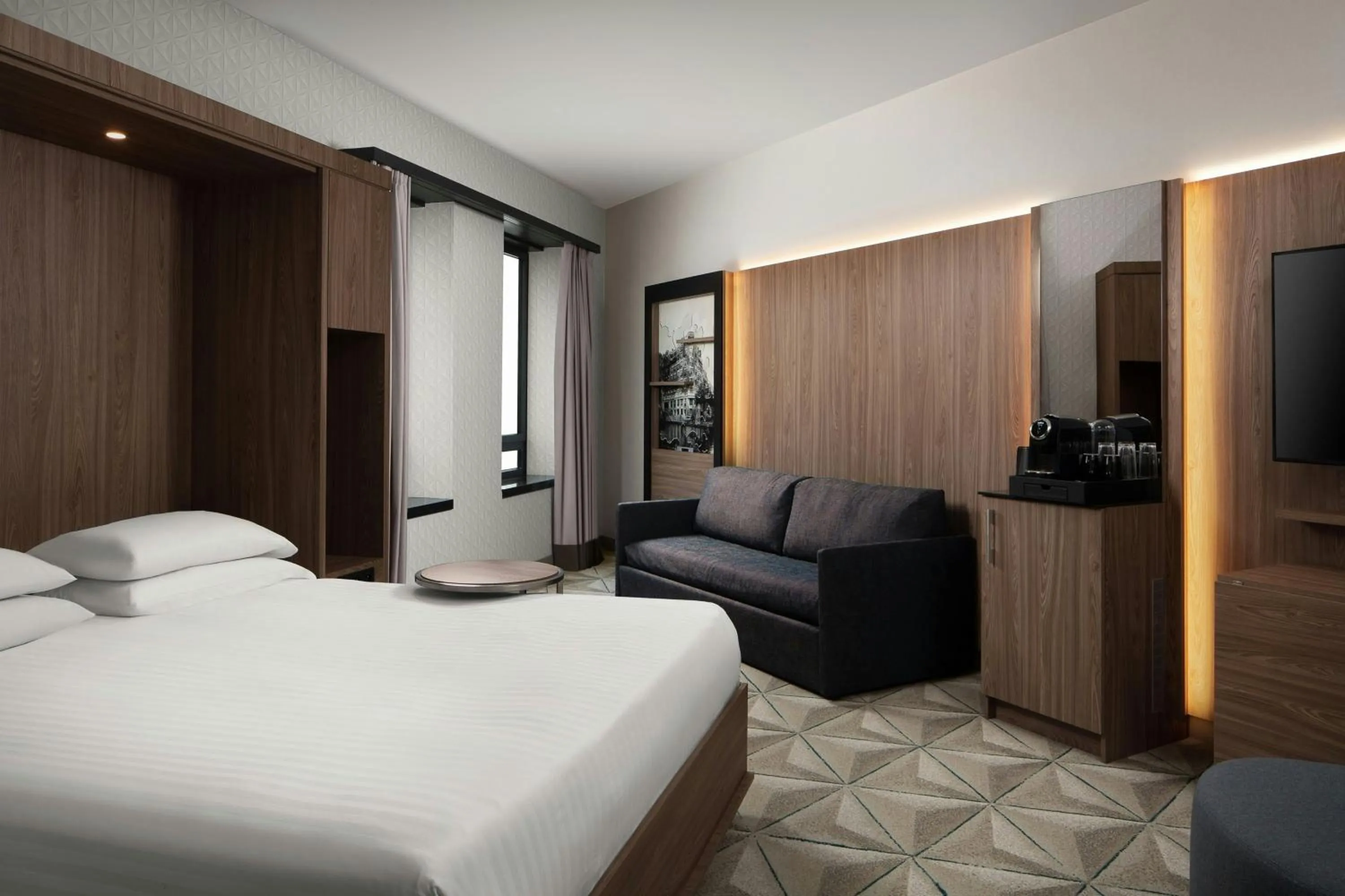 Bedroom, Bed in Courtyard by Marriott Paris Porte de Versailles
