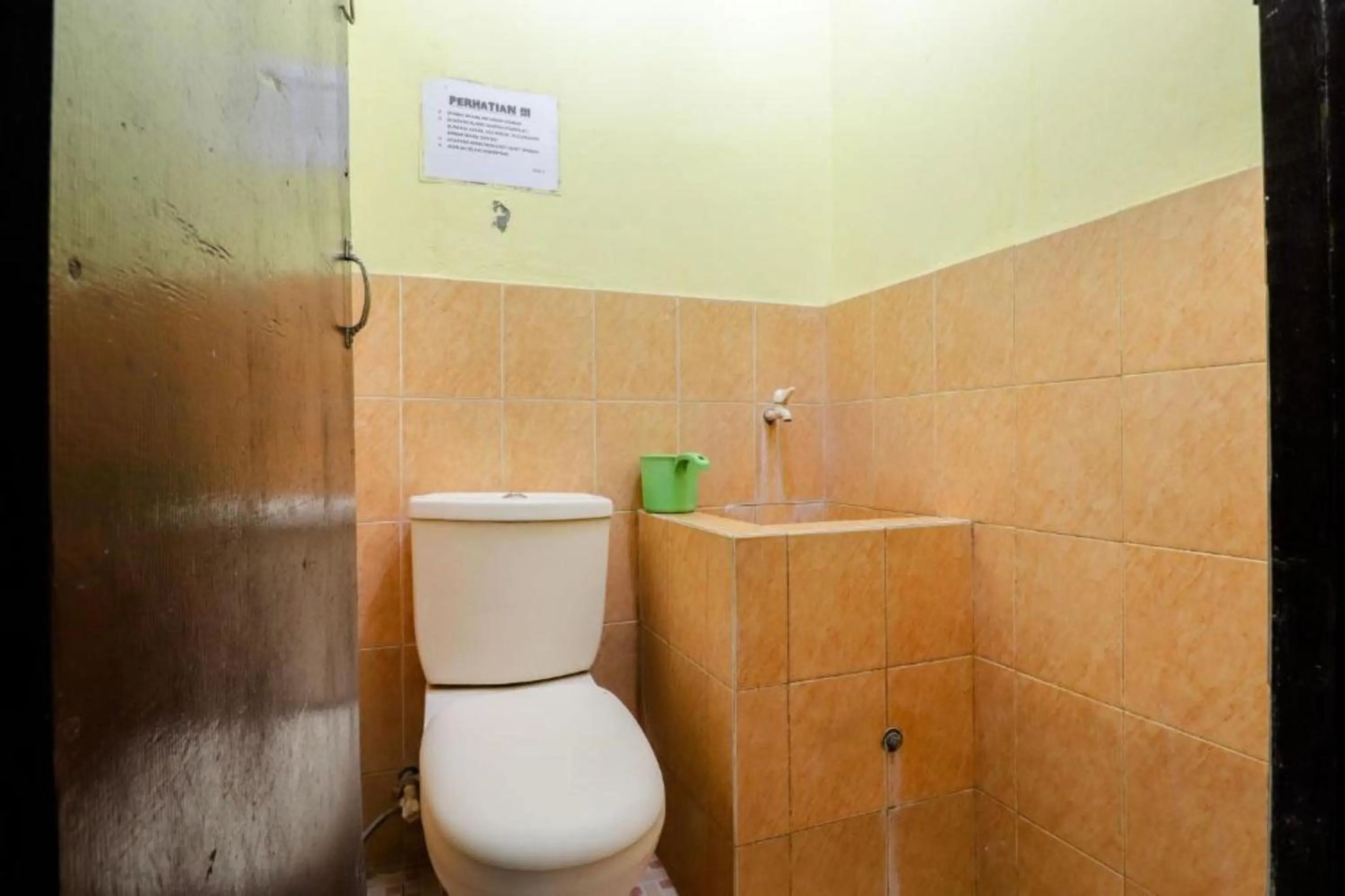 Bathroom in Cempaka Hotel