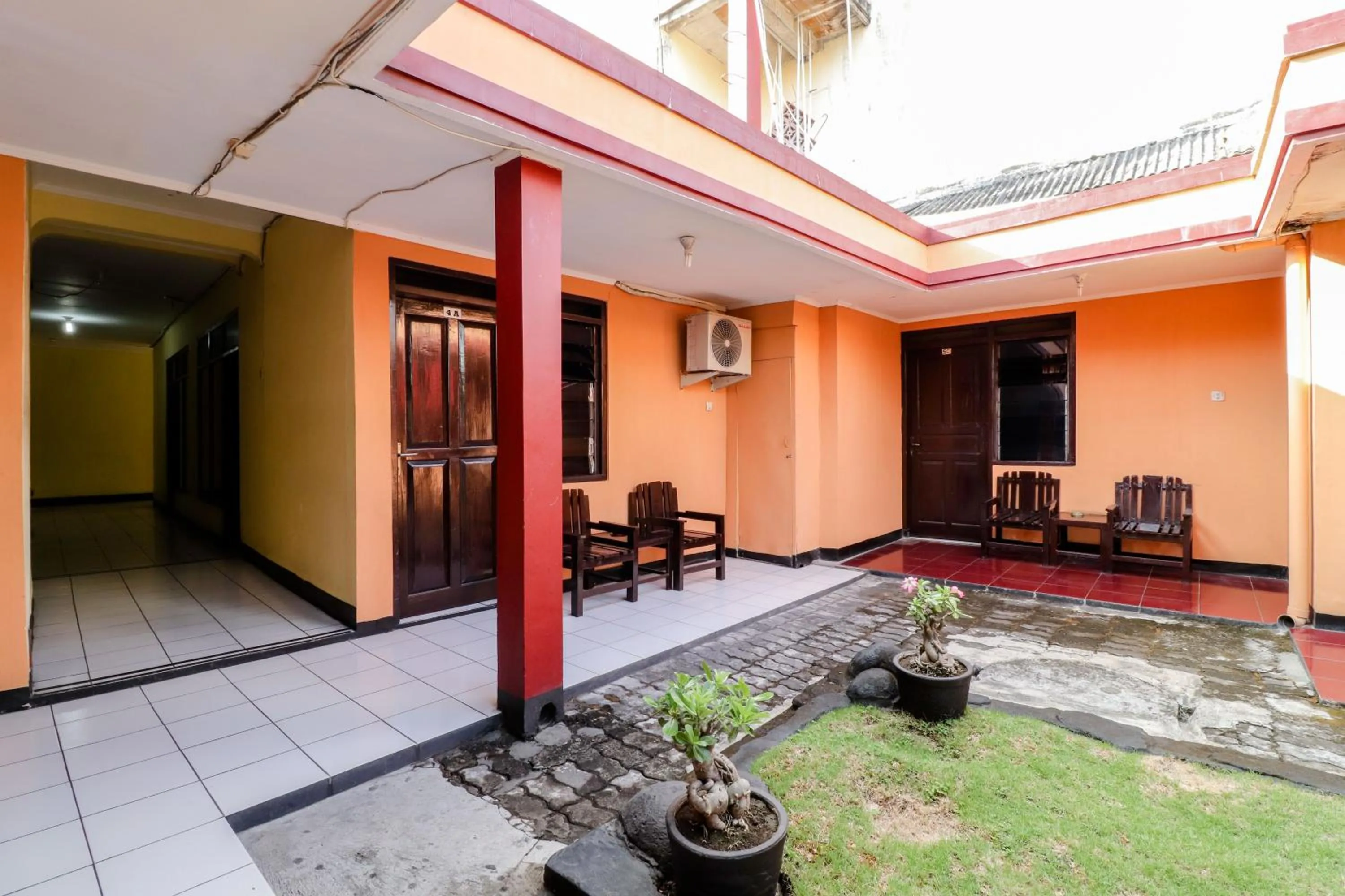 Facade/entrance in Cempaka Hotel