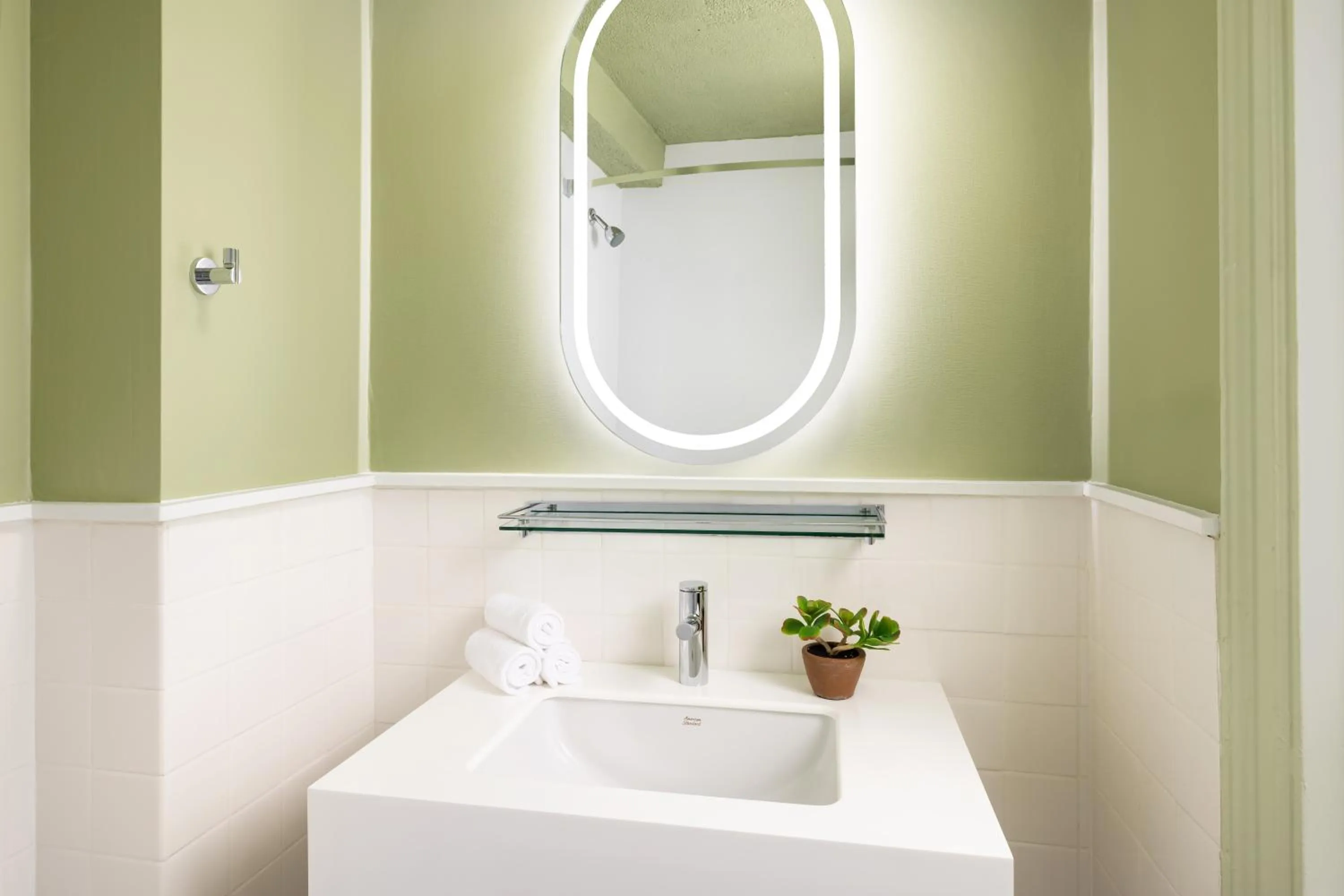 Public Bath in Row NYC at Times Square