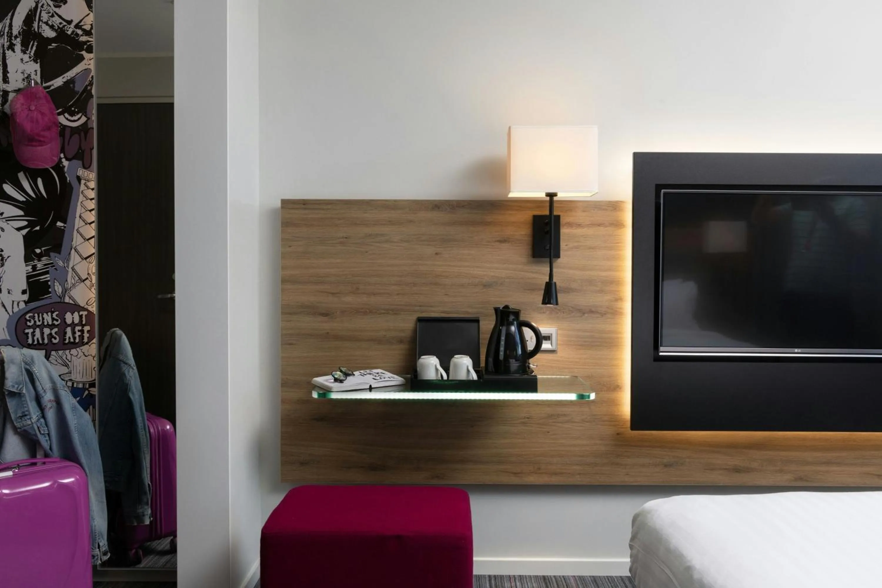 Photo of the whole room in Moxy Southampton