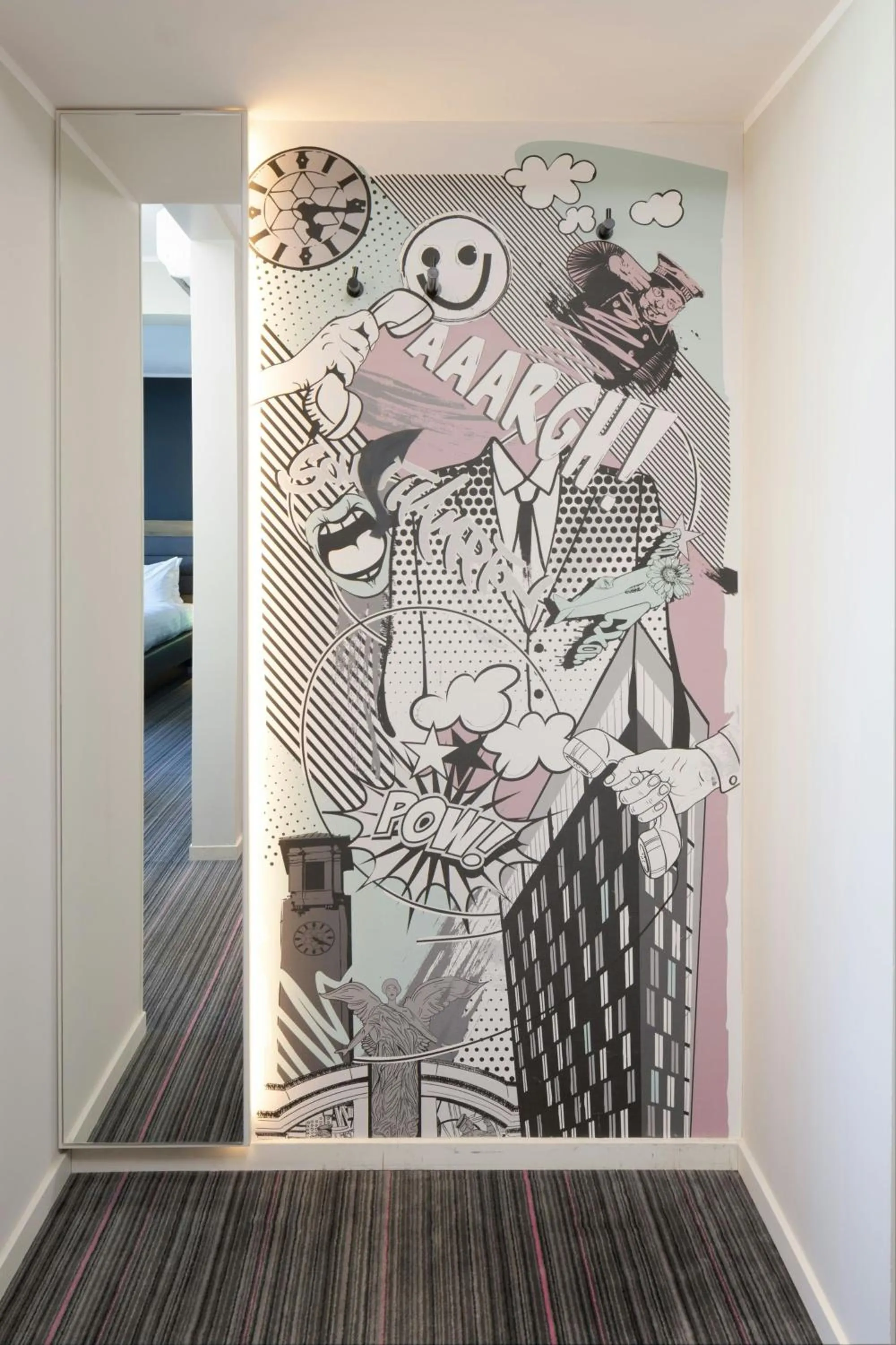 Photo of the whole room in Moxy Southampton