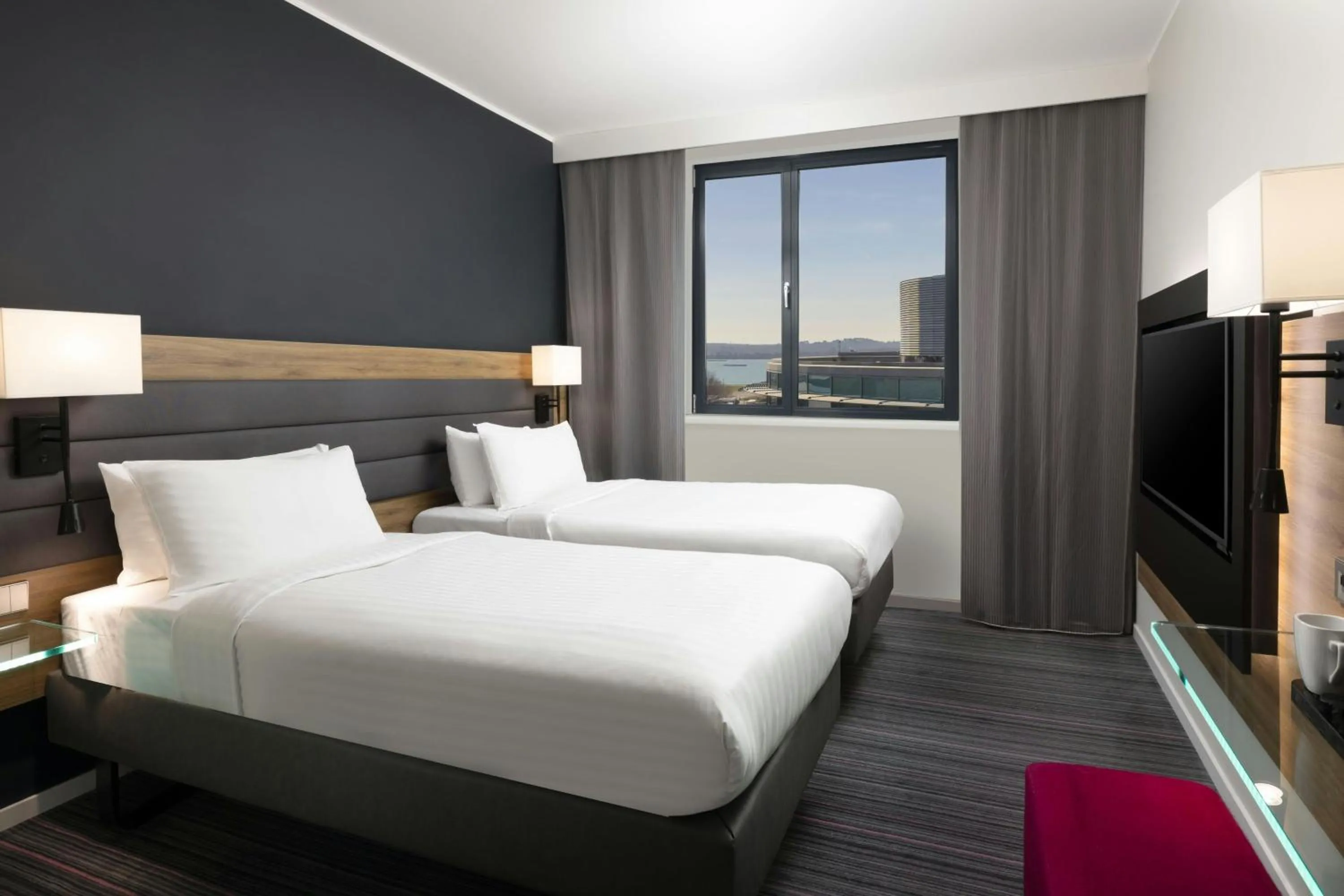 Photo of the whole room, Bed in Moxy Southampton