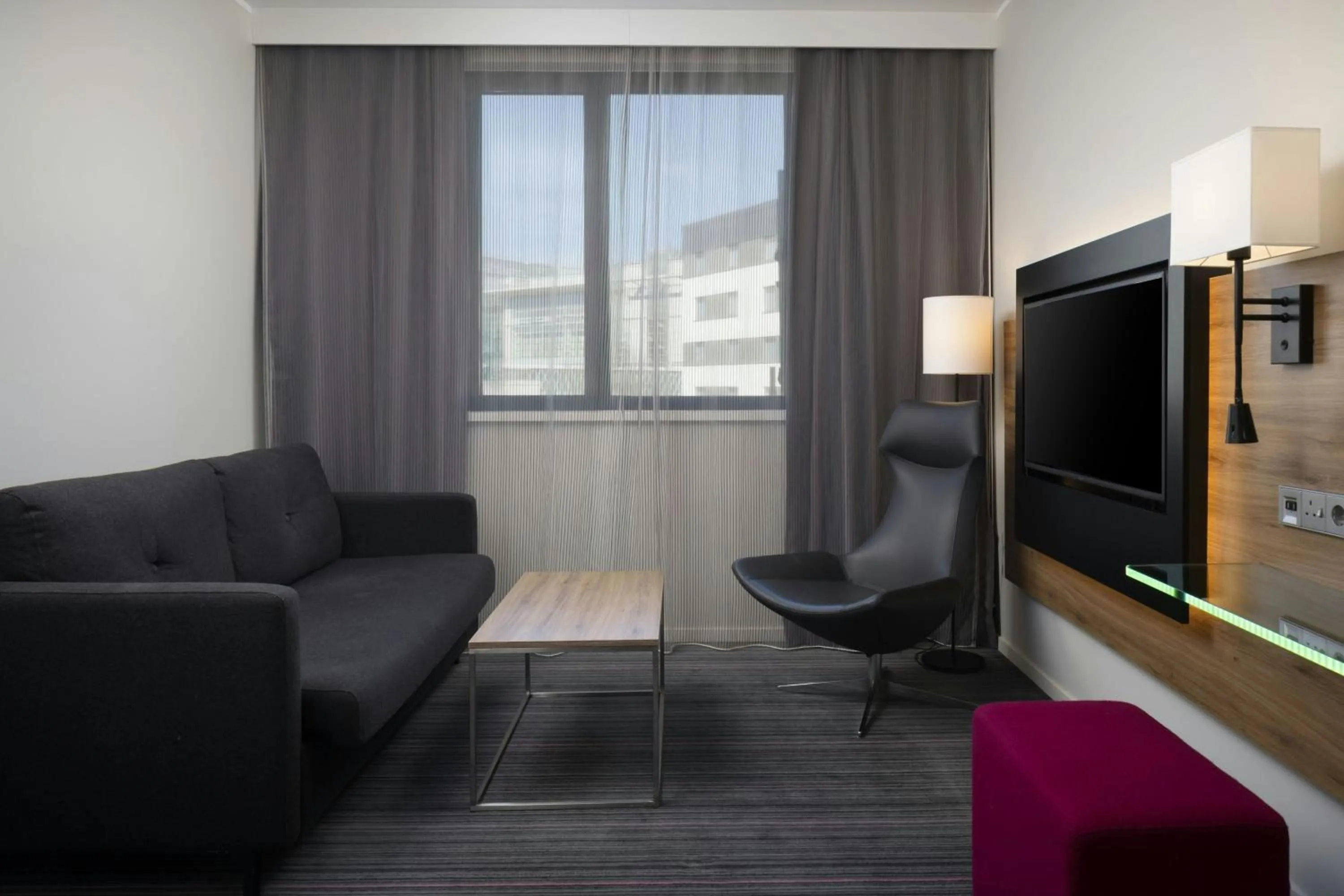 Photo of the whole room in Moxy Southampton