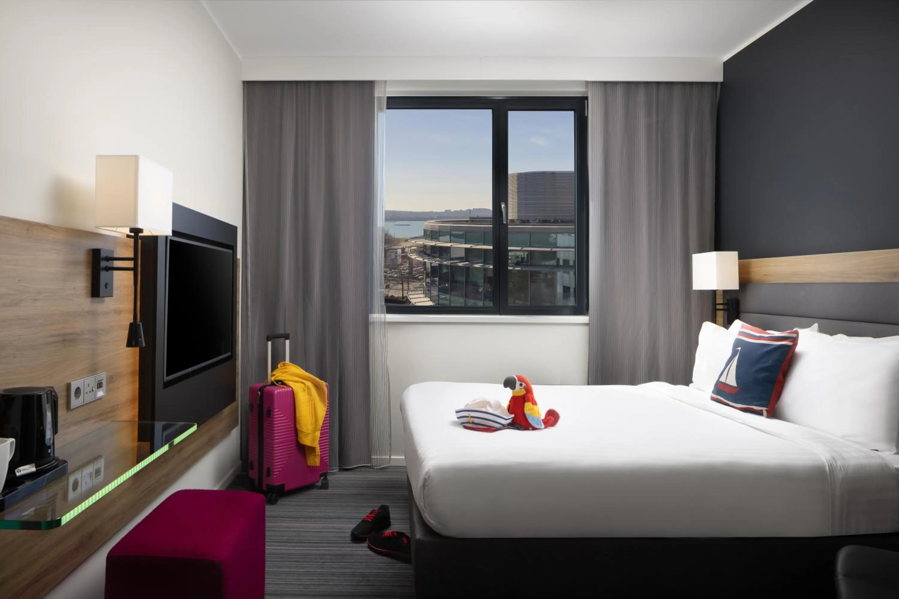 View (from property/room), Bed in Moxy Southampton