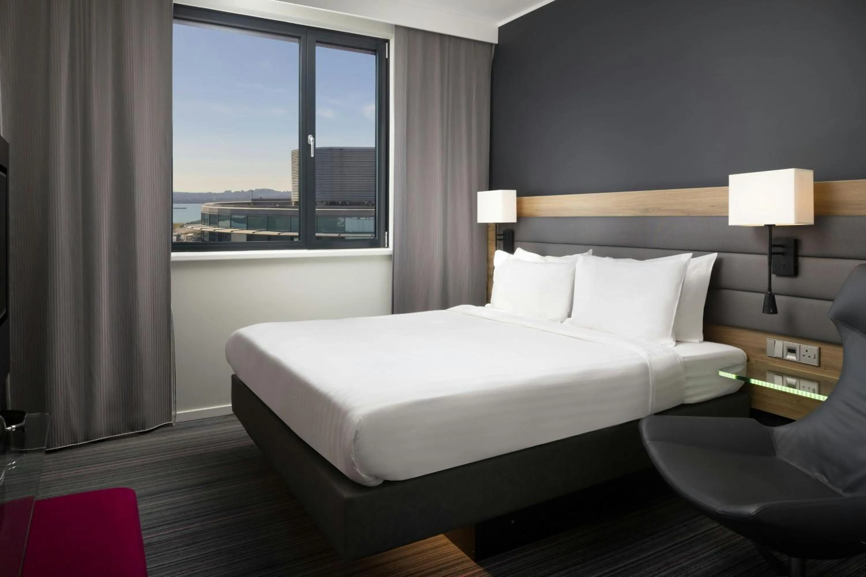 Photo of the whole room, Bed in Moxy Southampton