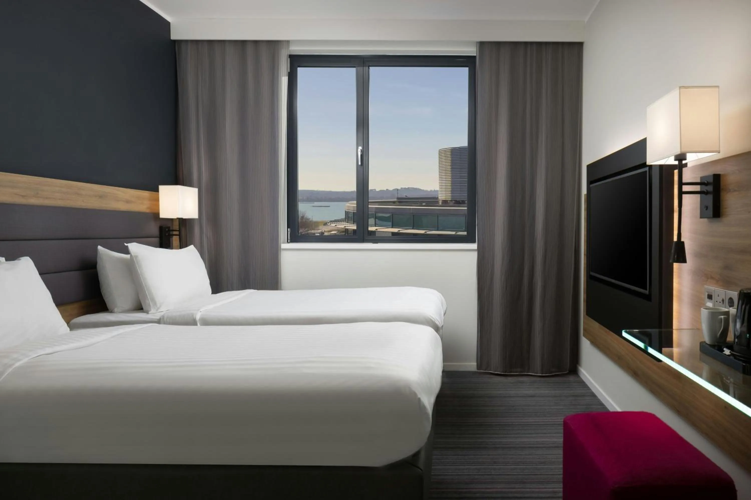 Photo of the whole room, Bed in Moxy Southampton